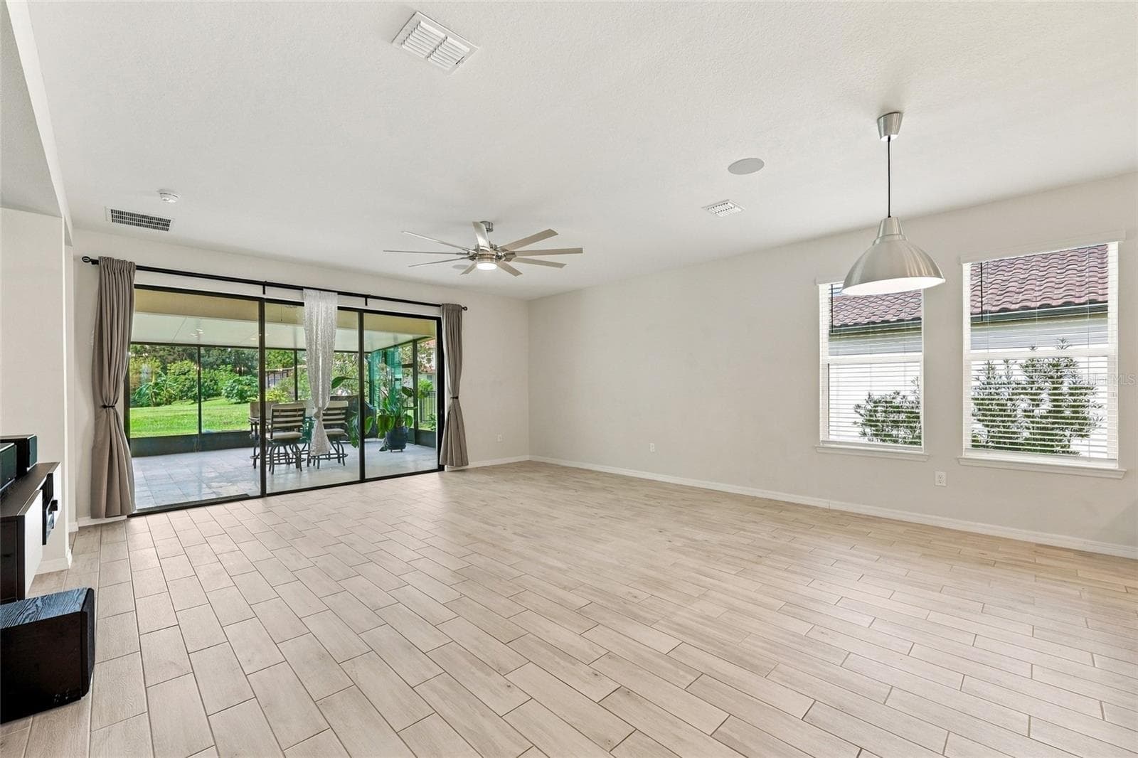 Living / Dining Room Combo - 1801 GOBLET COVE ST, KISSIMMEE