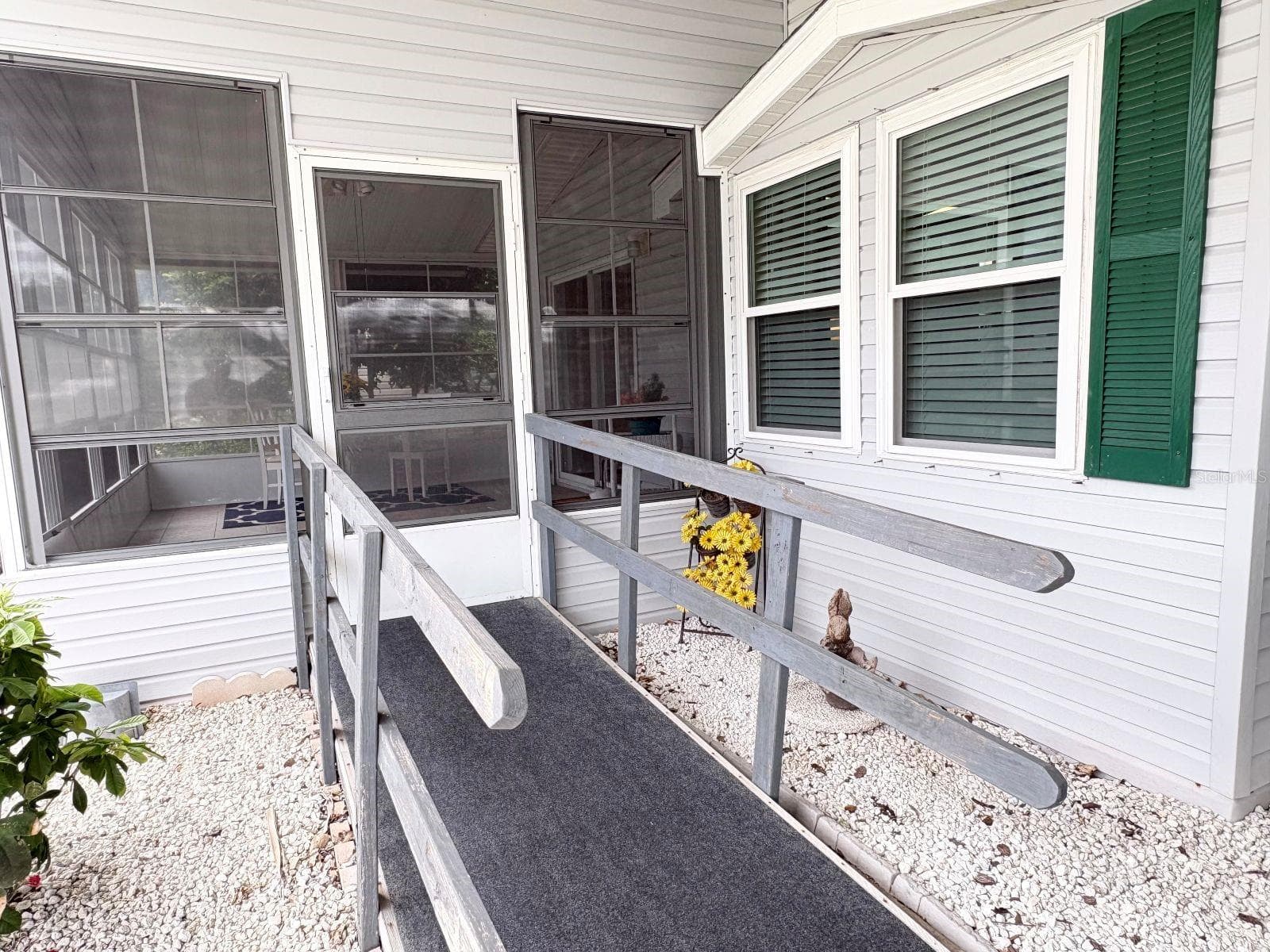 Porch entrance with ramp - 809 STARBOARD AVE, EDGEWATER