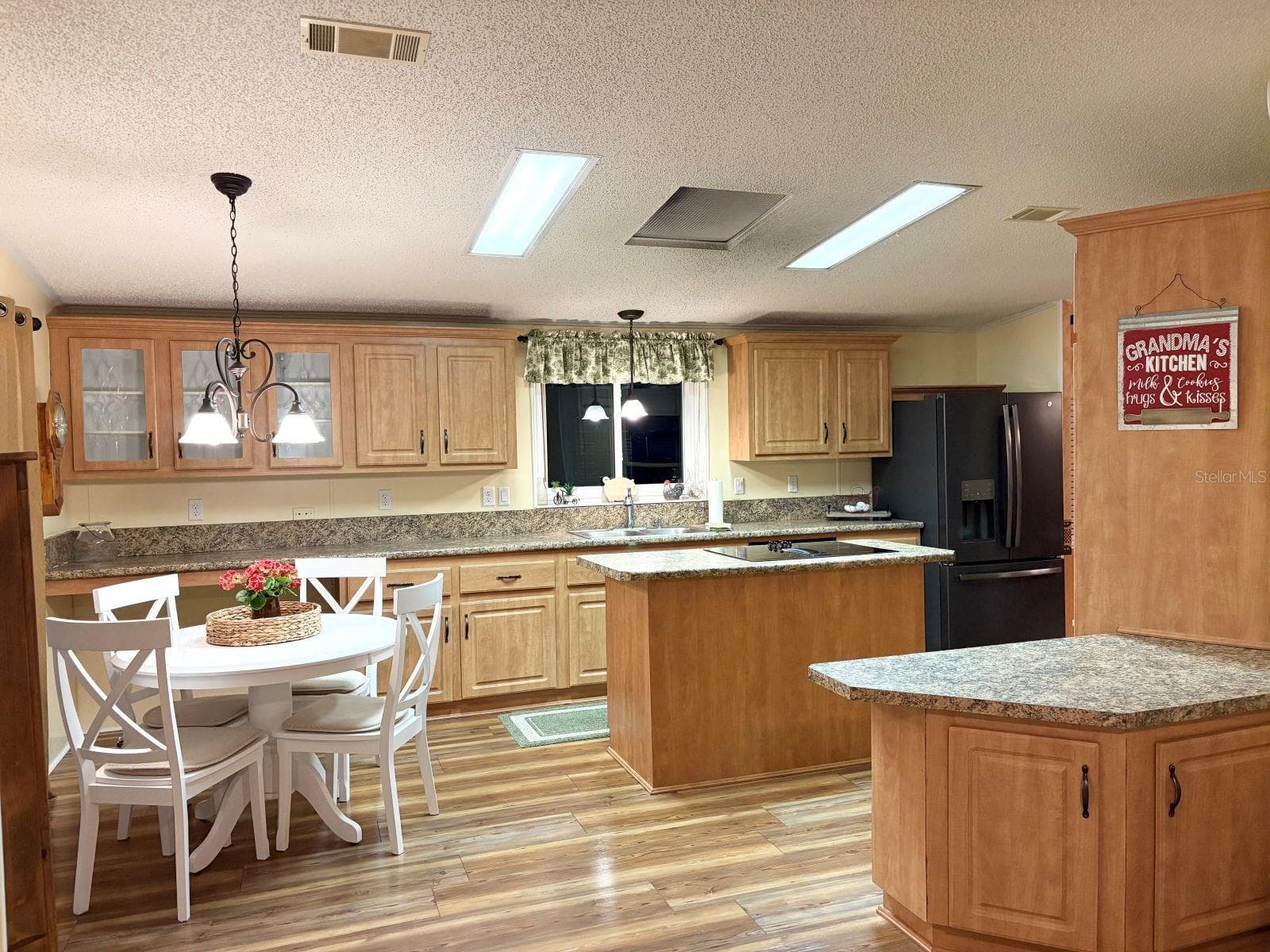 Kitchen open to family room - 809 STARBOARD AVE, EDGEWATER
