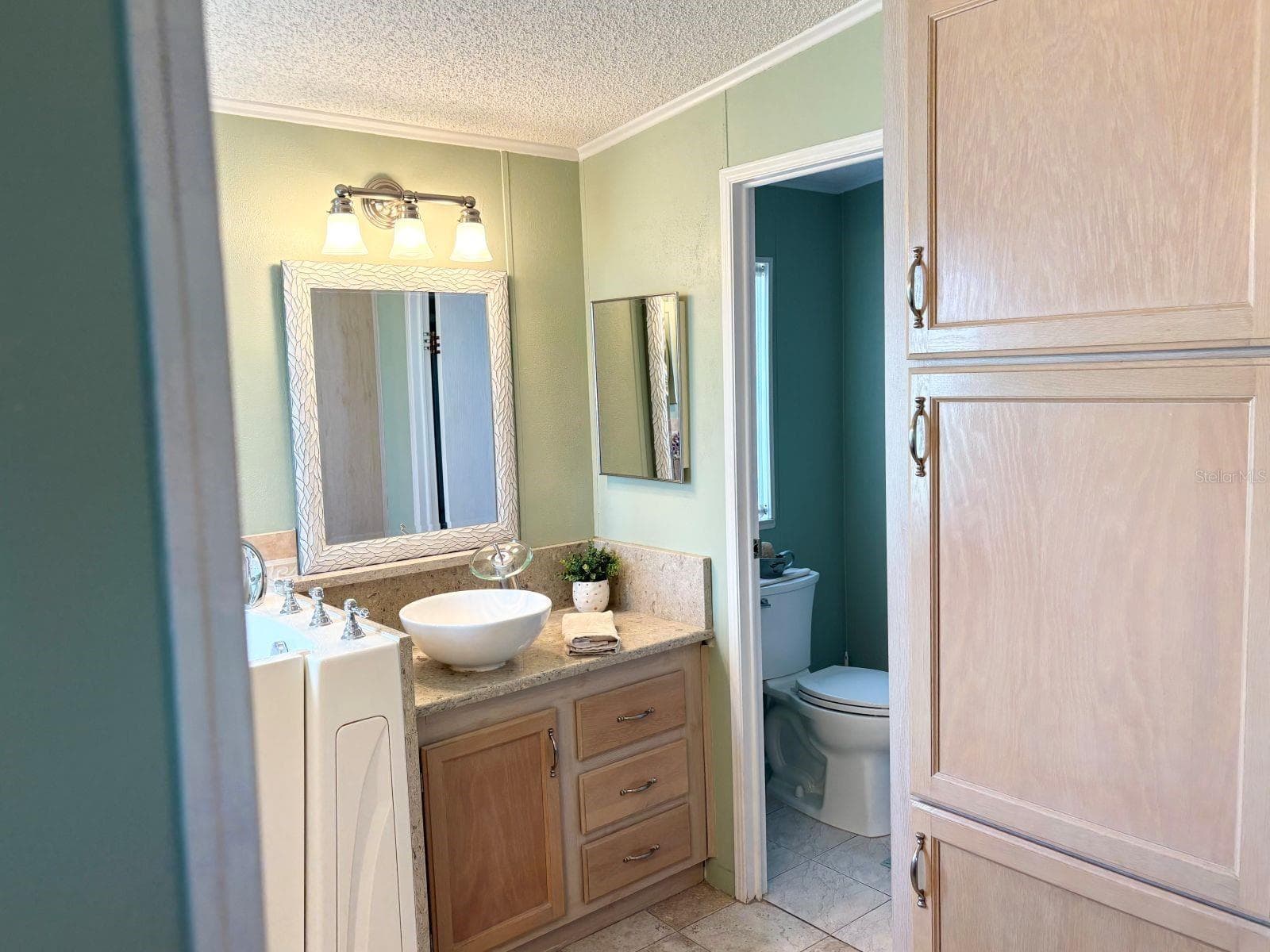 En-suite with water room and shower - 809 STARBOARD AVE, EDGEWATER