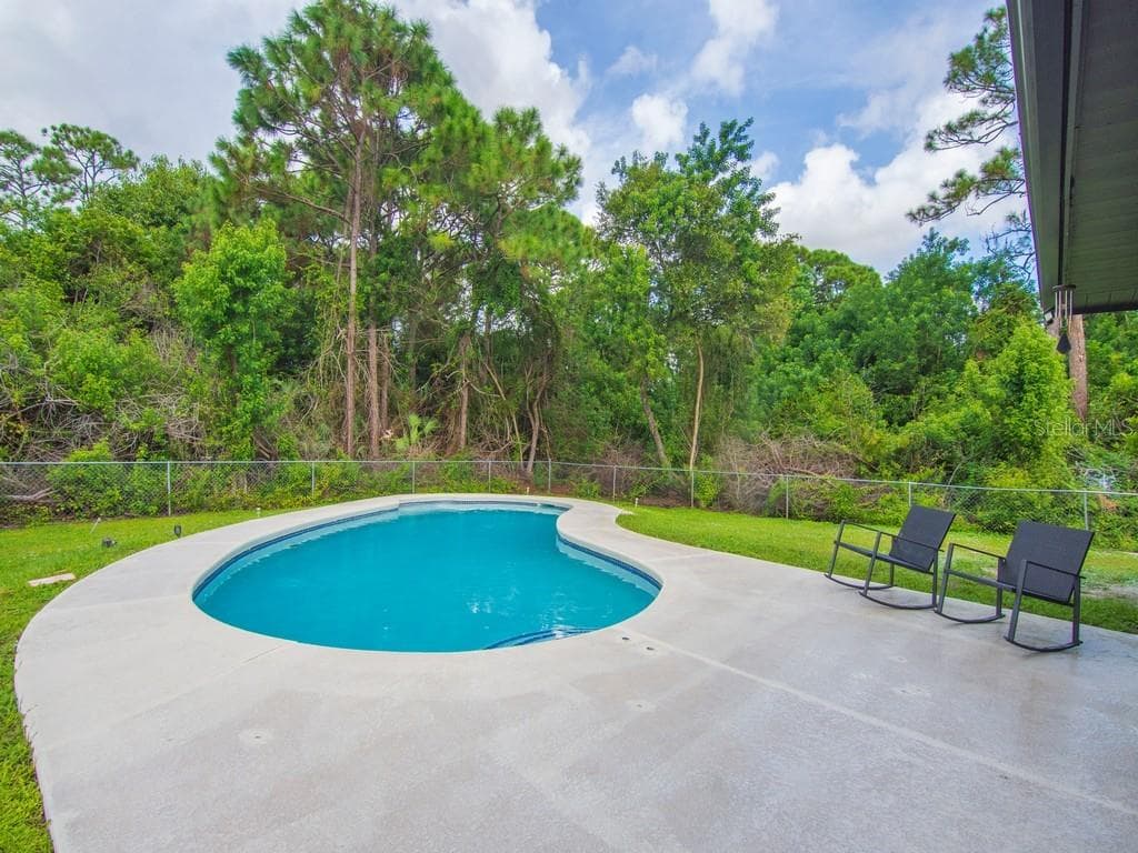 Single Family Residence at 5717 BIRCH DR, FORT PIERCE, photo 2 of 41