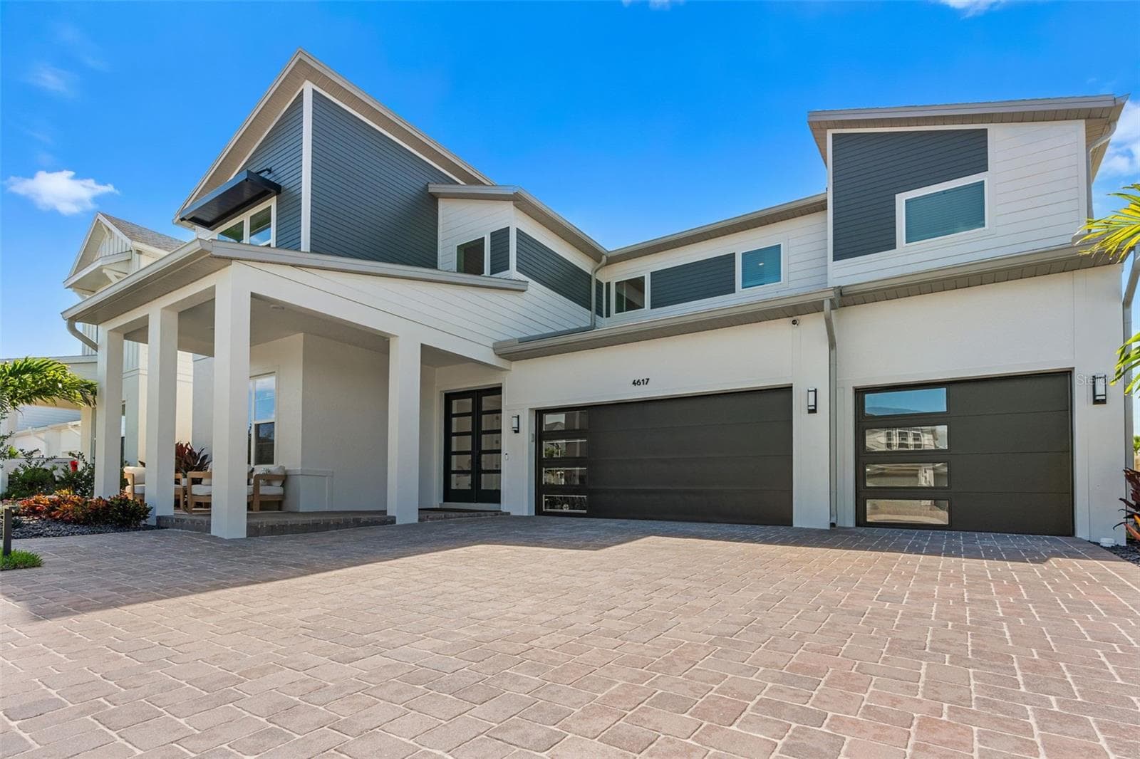 Immaculate curb appeal welcomes you home! - 4617 GOLDEN BIRCH AVE, CLERMONT
