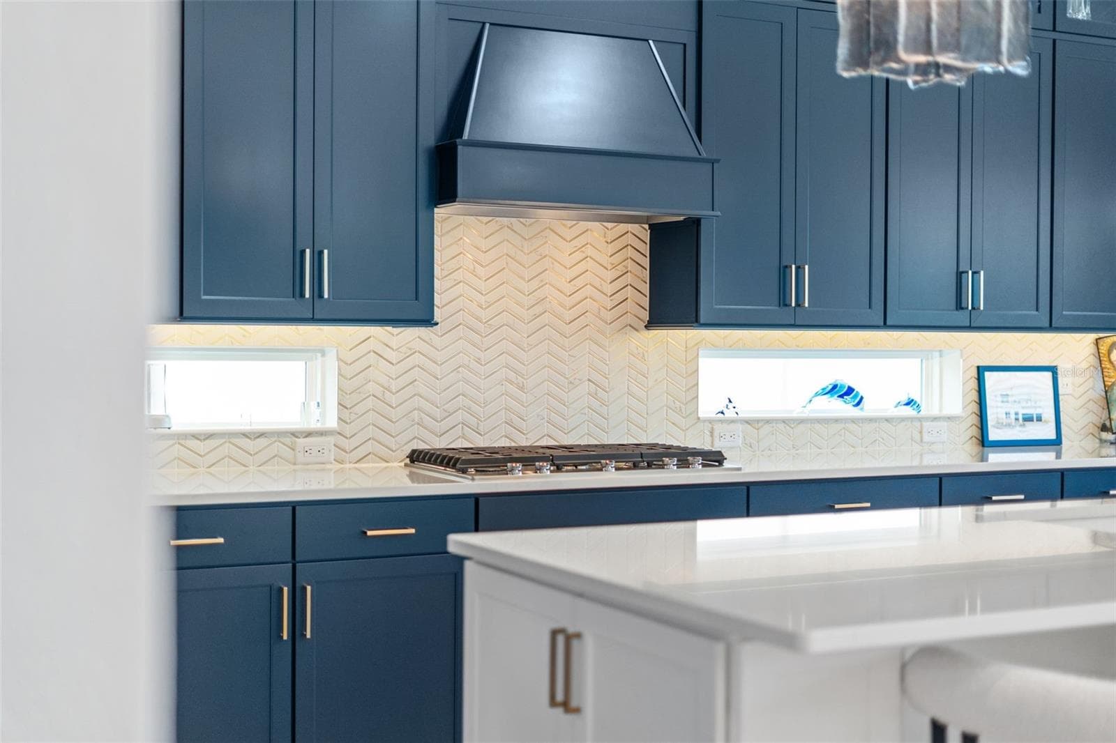 The home chef will love the gas cooktop! - 4617 GOLDEN BIRCH AVE, CLERMONT