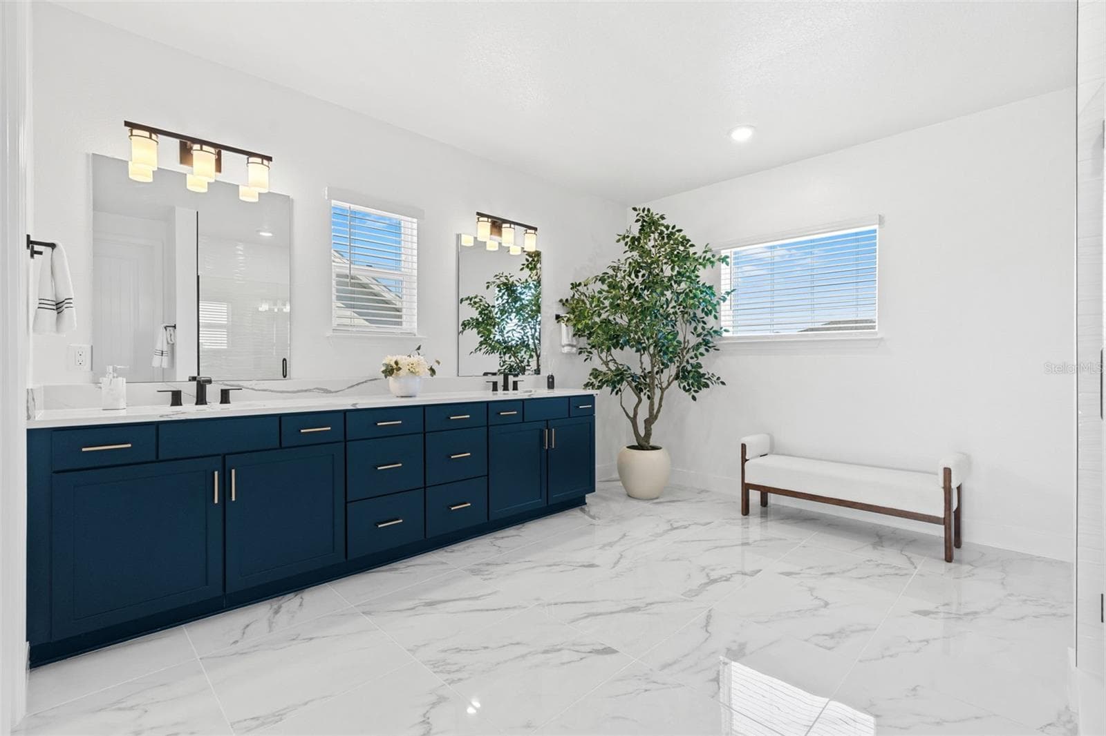 Primary en-suite bath. - 4617 GOLDEN BIRCH AVE, CLERMONT