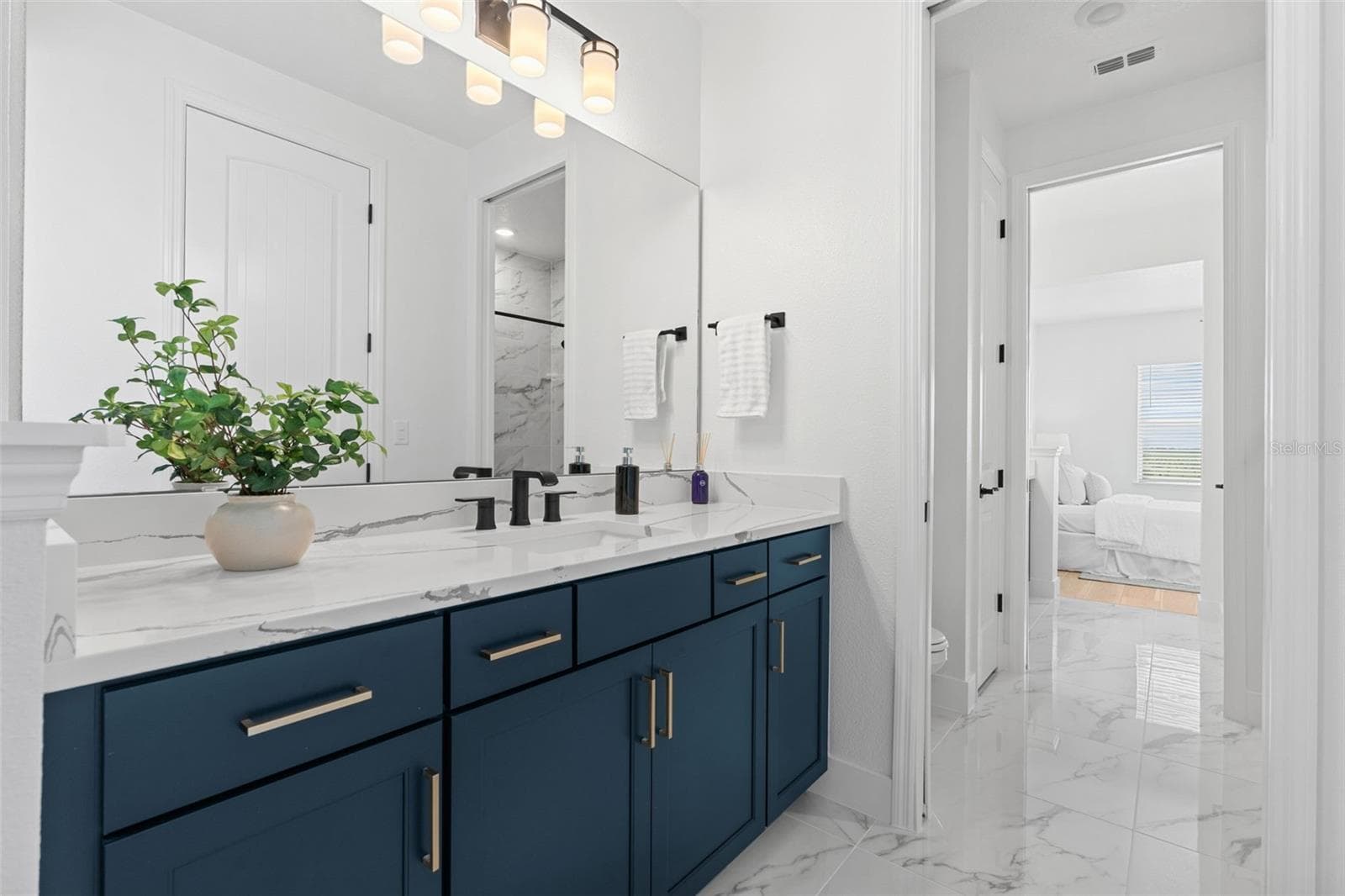 Jack & Jill Bath. - 4617 GOLDEN BIRCH AVE, CLERMONT