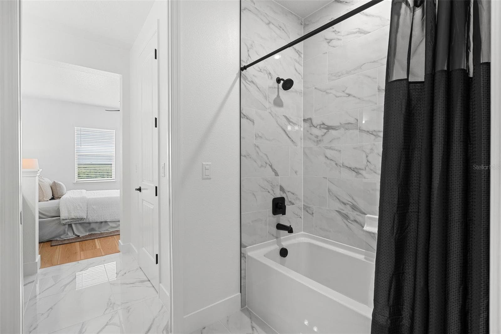 Jack & Jill Bath. - 4617 GOLDEN BIRCH AVE, CLERMONT