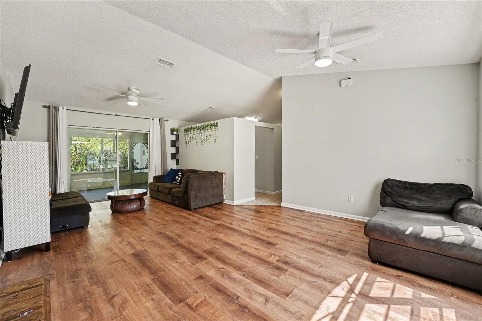 Single Family Residence at 107 MEDITERRANEAN CT, KISSIMMEE, photo 7 of 32