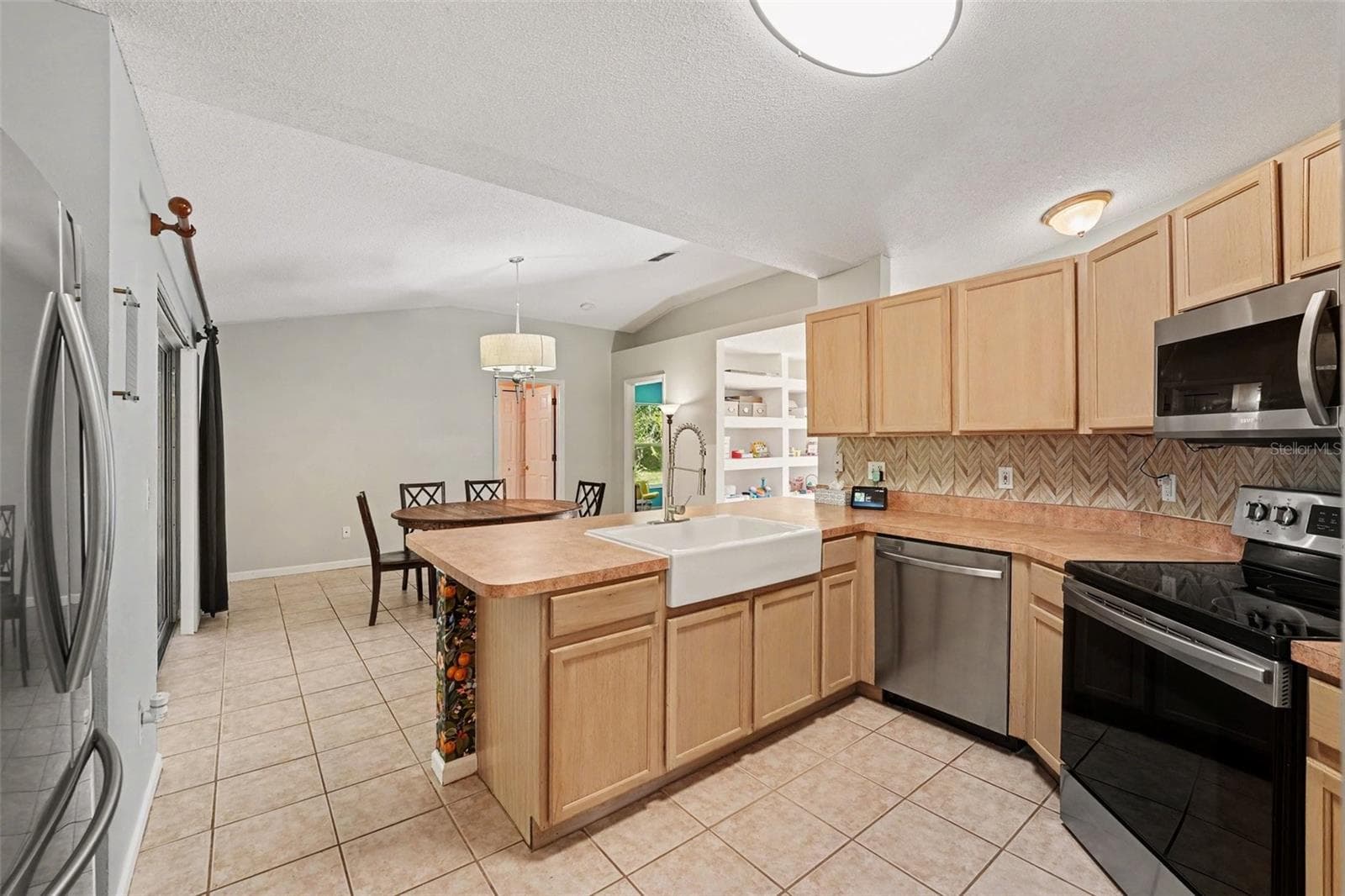 Single Family Residence at 107 MEDITERRANEAN CT, KISSIMMEE, photo 3 of 32