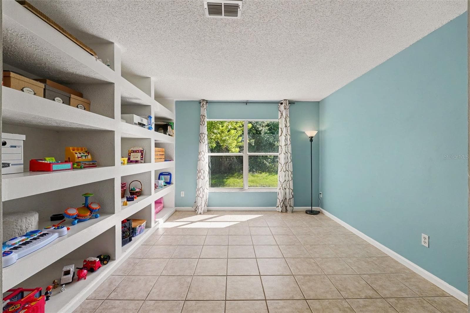 Single Family Residence at 107 MEDITERRANEAN CT, KISSIMMEE, photo 21 of 32