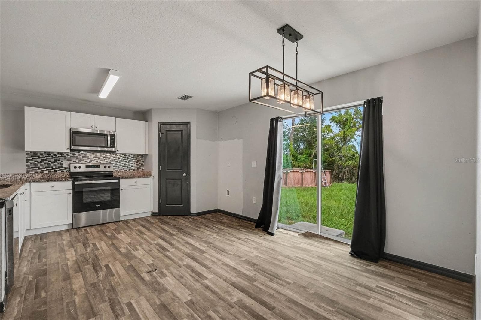 Single Family Residence at 6104 SHIPROCK AVE, SPRING HILL, photo 6 of 34