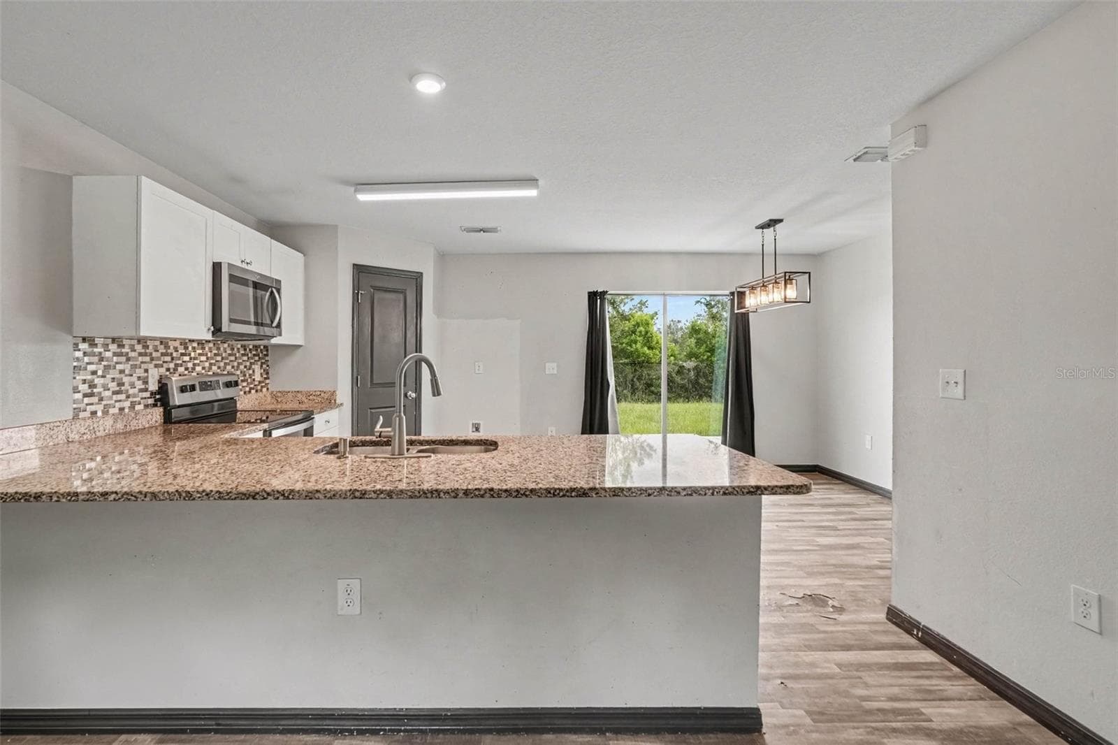 Single Family Residence at 6104 SHIPROCK AVE, SPRING HILL, photo 9 of 34