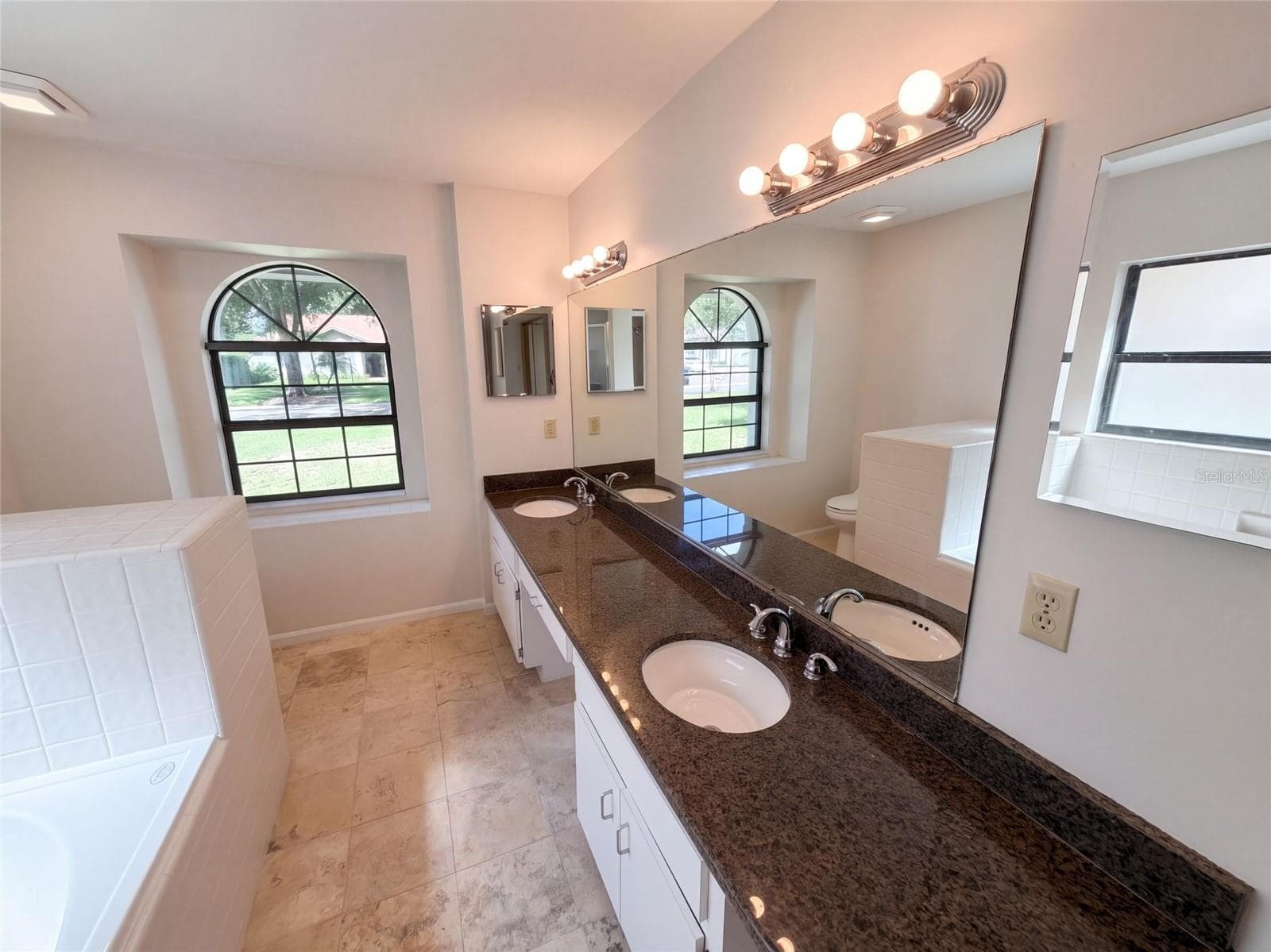 Single Family Residence at 3339 PAISLEY CIR, ORLANDO, photo 9 of 19