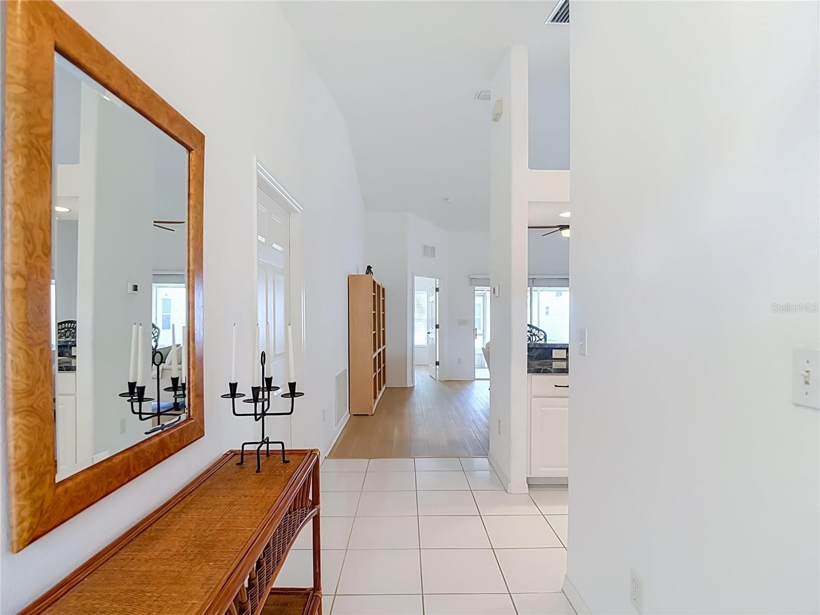 Foyer - 572 SALMON CT, OLDSMAR