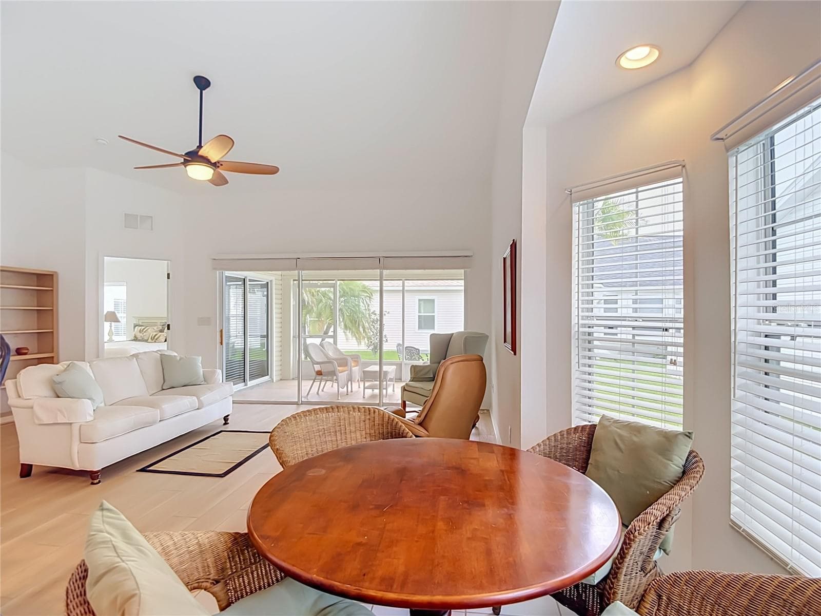 Eating Area - Living Room - 572 SALMON CT, OLDSMAR