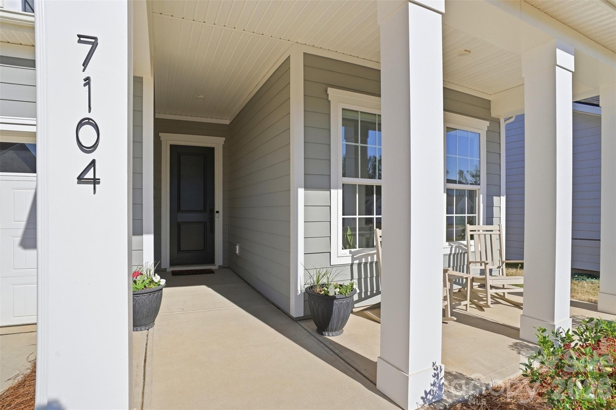 Single Family Residence at 7104 Wayfarer Drive, Charlotte, photo 2 of 32