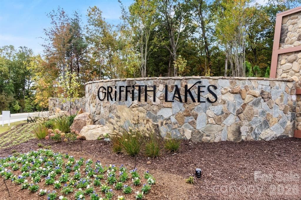 Single Family Residence at 7104 Wayfarer Drive, Charlotte, photo 32 of 32