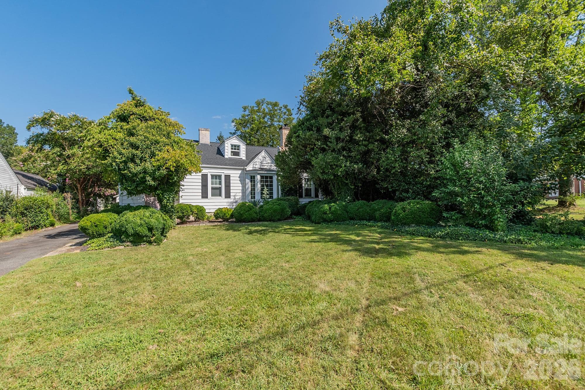 Single Family Residence at 403 Fairview Drive, Lexington, photo 3 of 33
