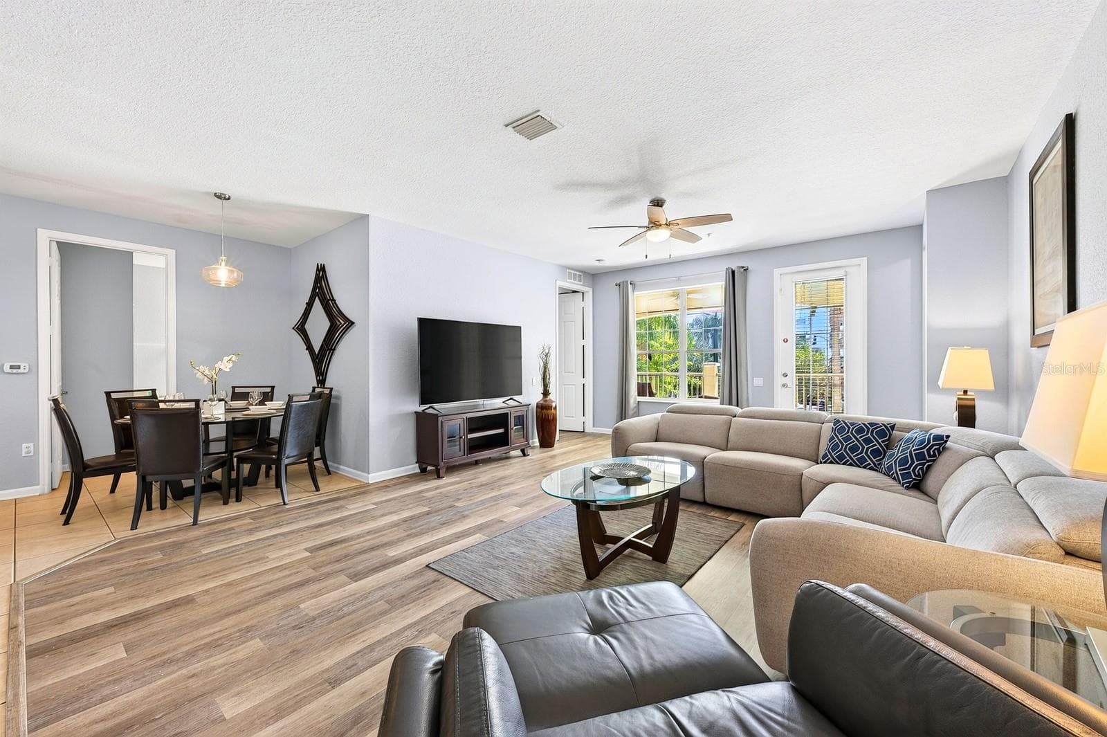Living Area. - 5049 SHOREWAY LOOP #1-201, ORLANDO