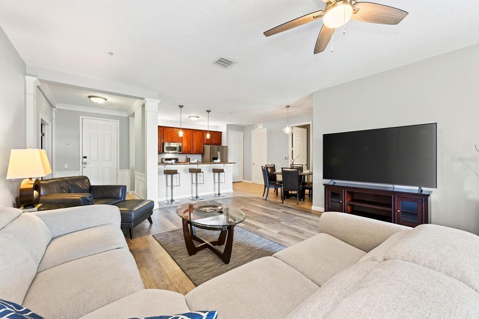 Open concept main living. - 5049 SHOREWAY LOOP #1-201, ORLANDO