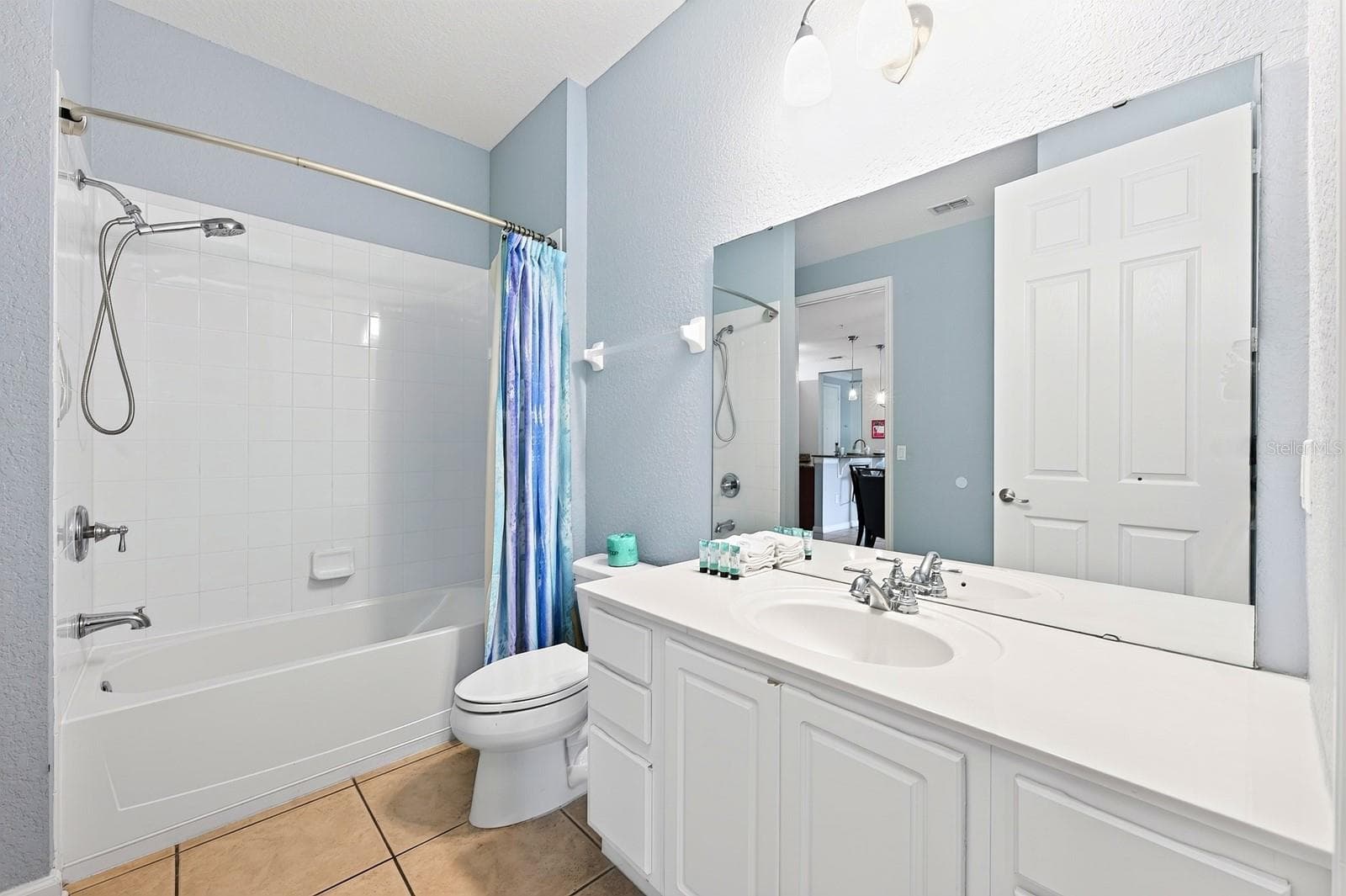 Second full bath. - 5049 SHOREWAY LOOP #1-201, ORLANDO