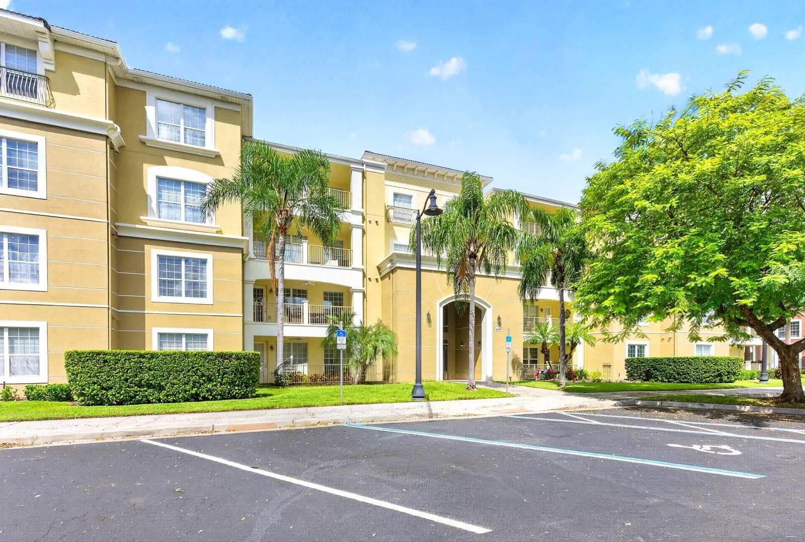 Invest in a short term rental or use as youor primary residence. - 5049 SHOREWAY LOOP #1-201, ORLANDO