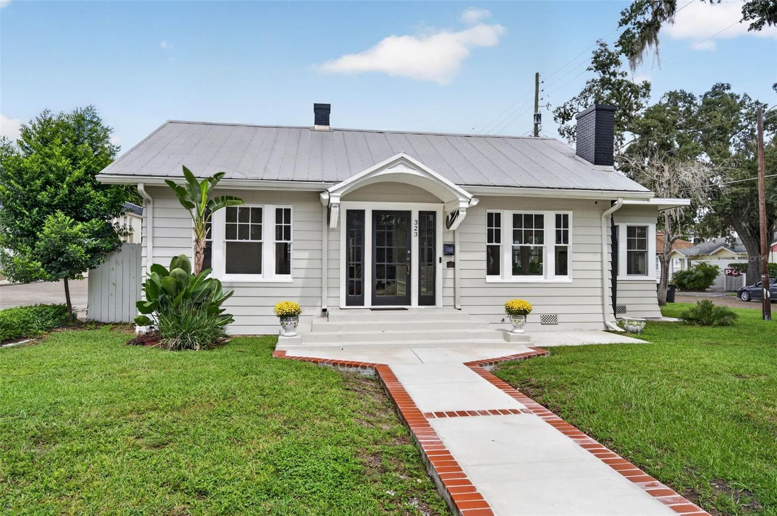 Front Exterior - 323 E AMELIA ST, ORLANDO