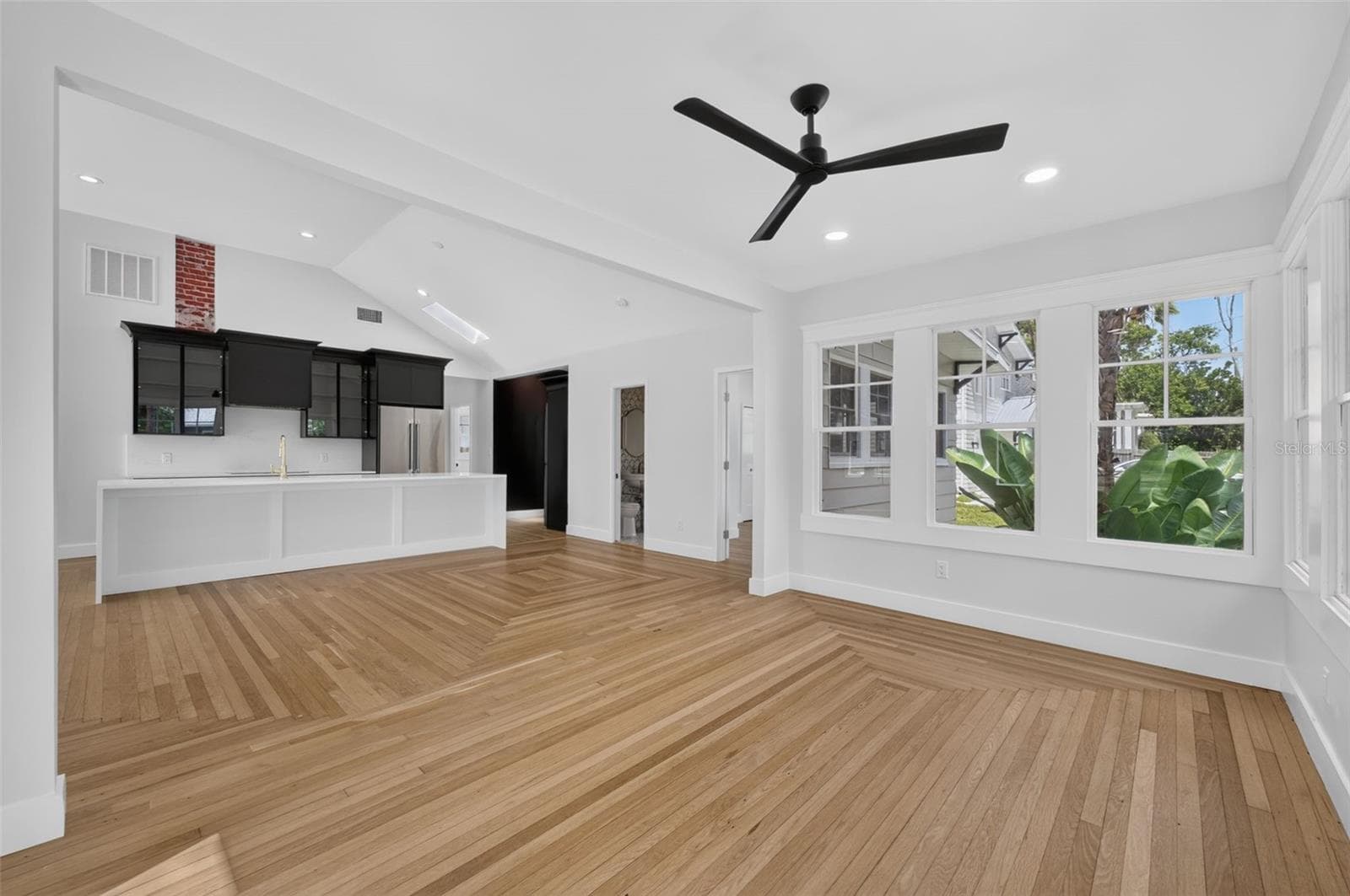 Sunroom looking towards kitchen - 323 E AMELIA ST, ORLANDO