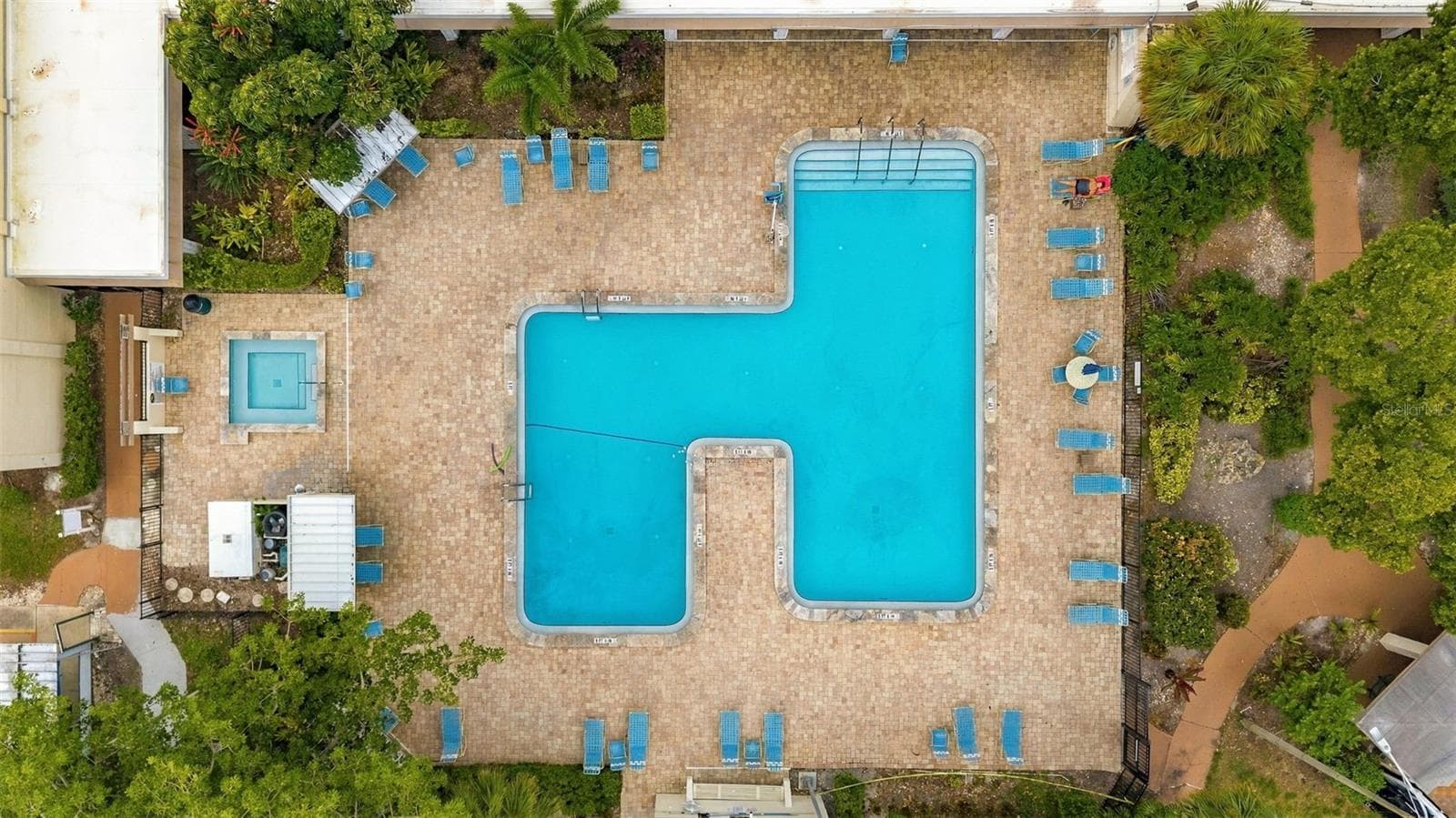 The main pool- with spa - 5971 TERRACE PARK DR N #108, ST PETERSBURG