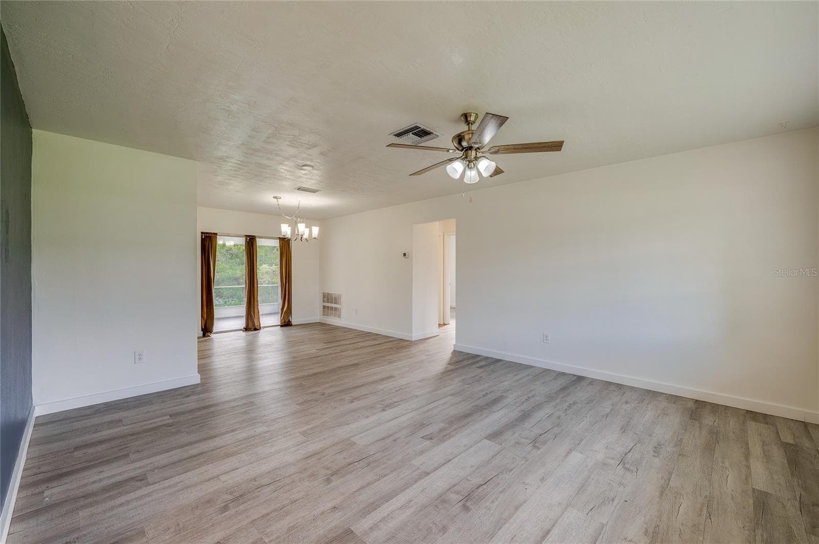 Single Family Residence at 971 N WAYCROSS CIR, DELTONA, photo 3 of 37