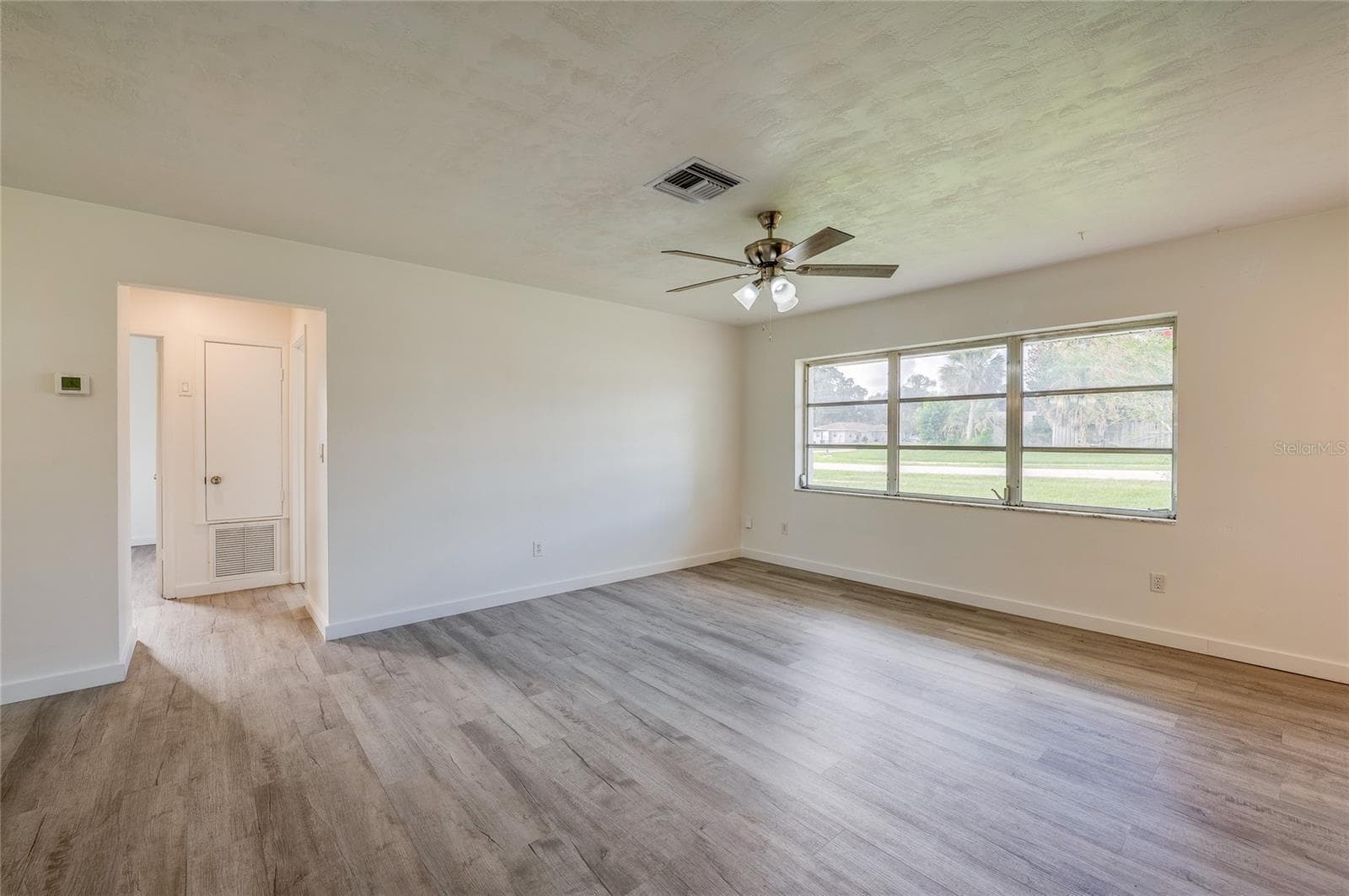 Single Family Residence at 971 N WAYCROSS CIR, DELTONA, photo 4 of 37