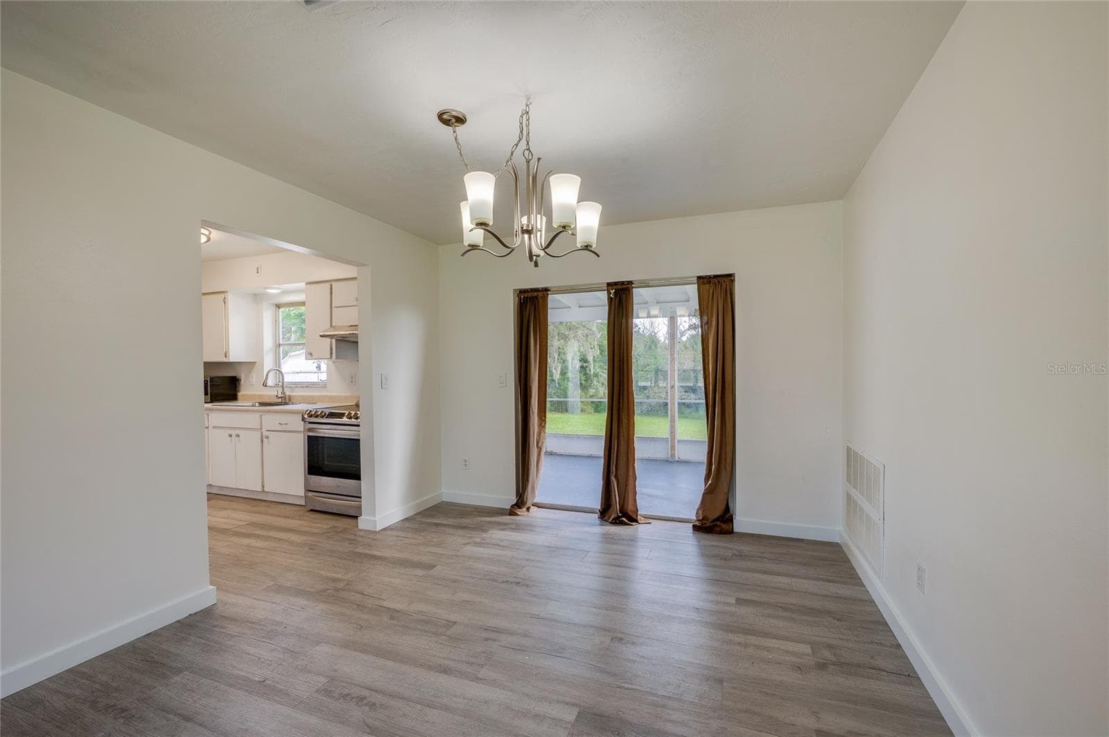 Single Family Residence at 971 N WAYCROSS CIR, DELTONA, photo 5 of 37