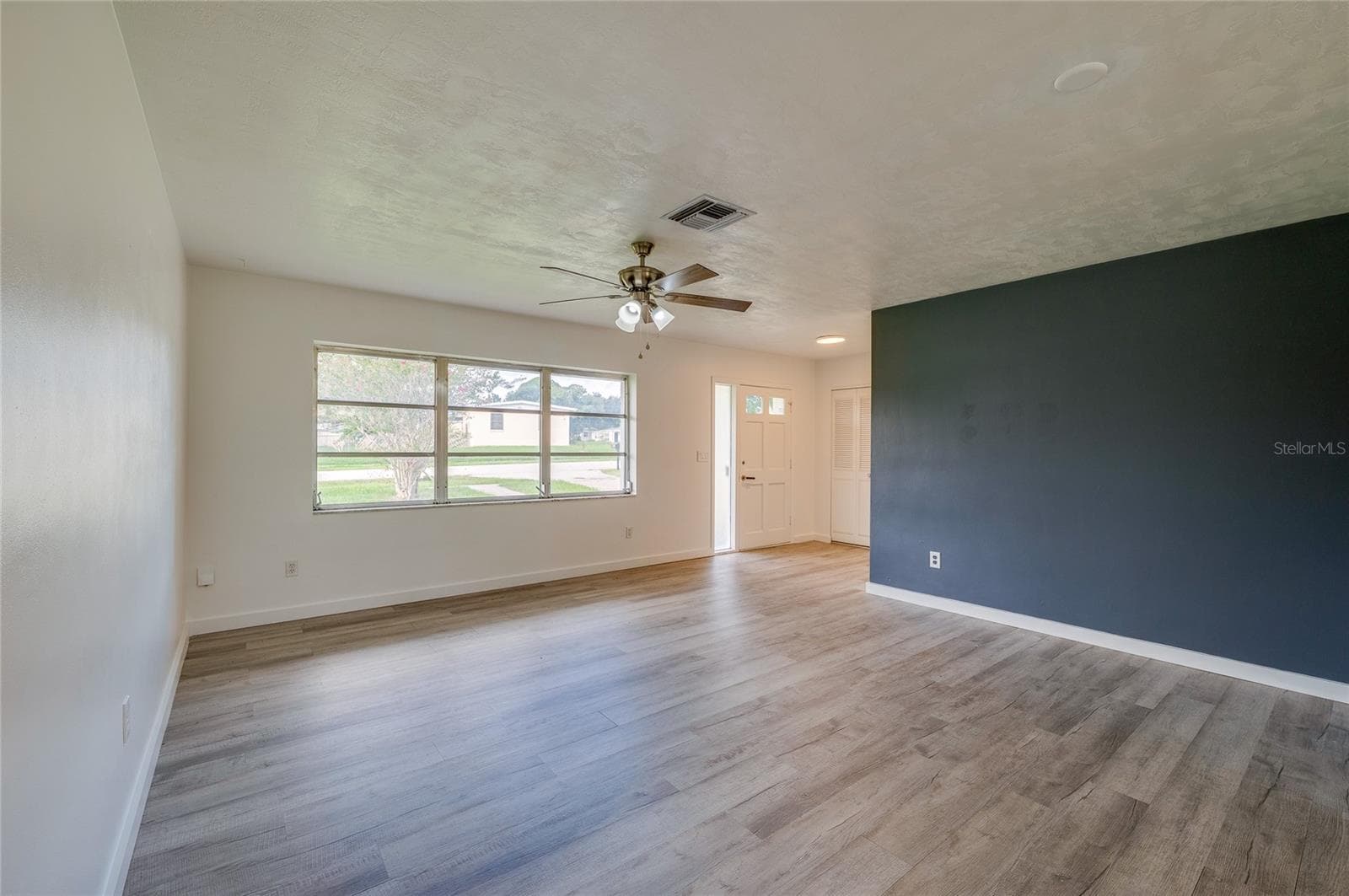Single Family Residence at 971 N WAYCROSS CIR, DELTONA, photo 6 of 37