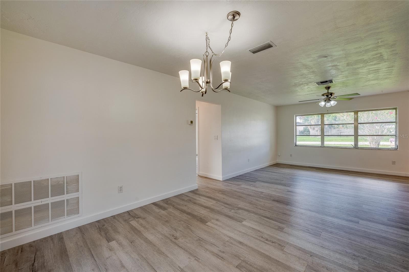 Single Family Residence at 971 N WAYCROSS CIR, DELTONA, photo 7 of 37