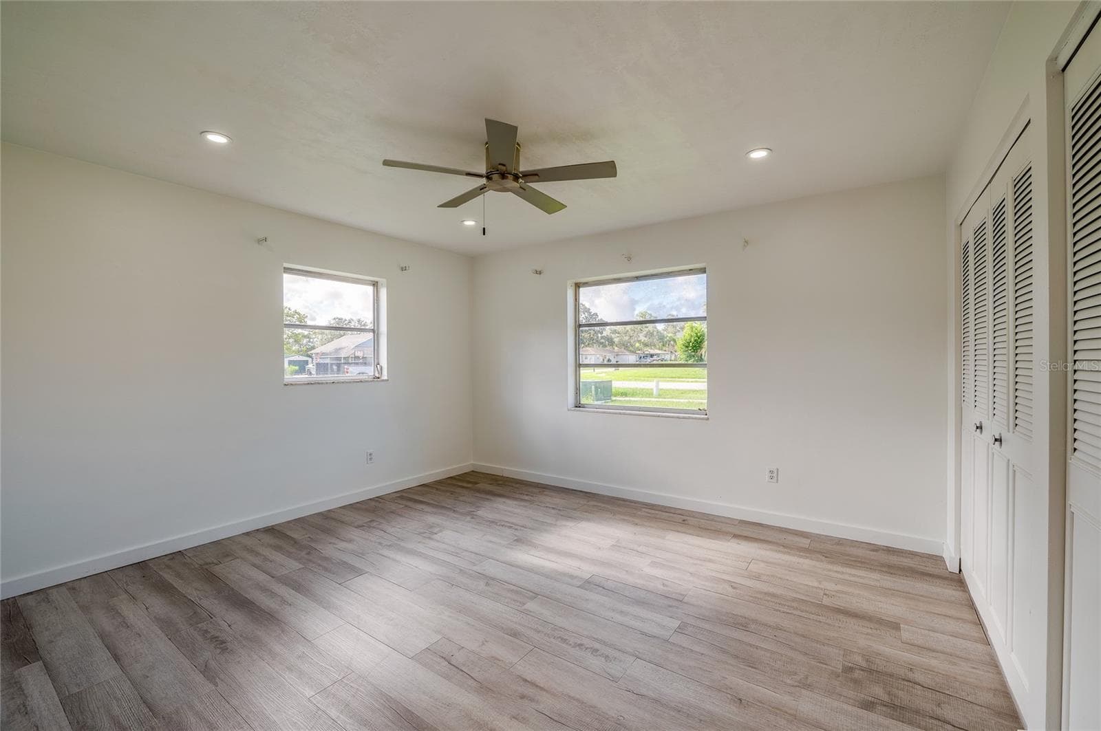 Single Family Residence at 971 N WAYCROSS CIR, DELTONA, photo 12 of 37