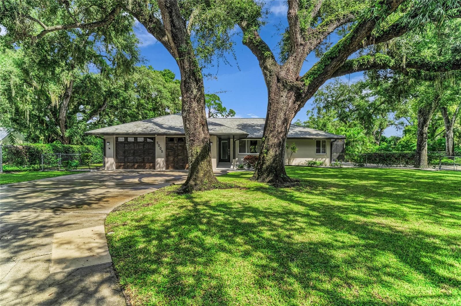 Single Family Residence at 5005 10TH LN E, BRADENTON, photo 11 of 90