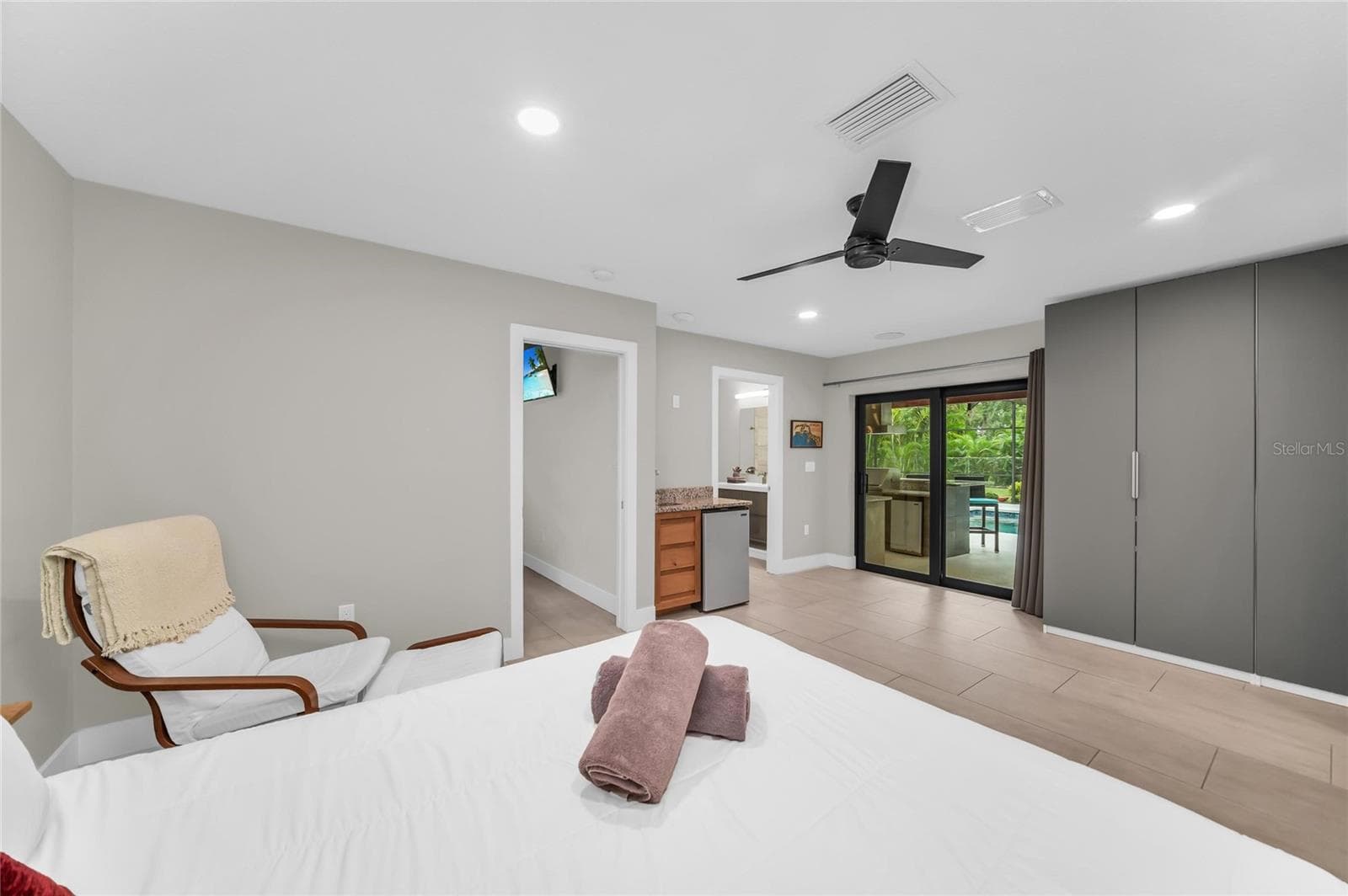 BDR 5 - 5005 10TH LN E, BRADENTON