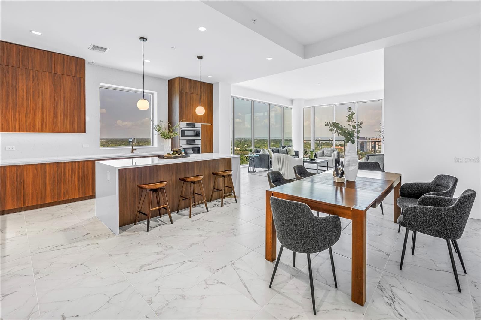 Condominium at 777 3RD AVE N #1703, ST PETERSBURG, photo 5 of 21