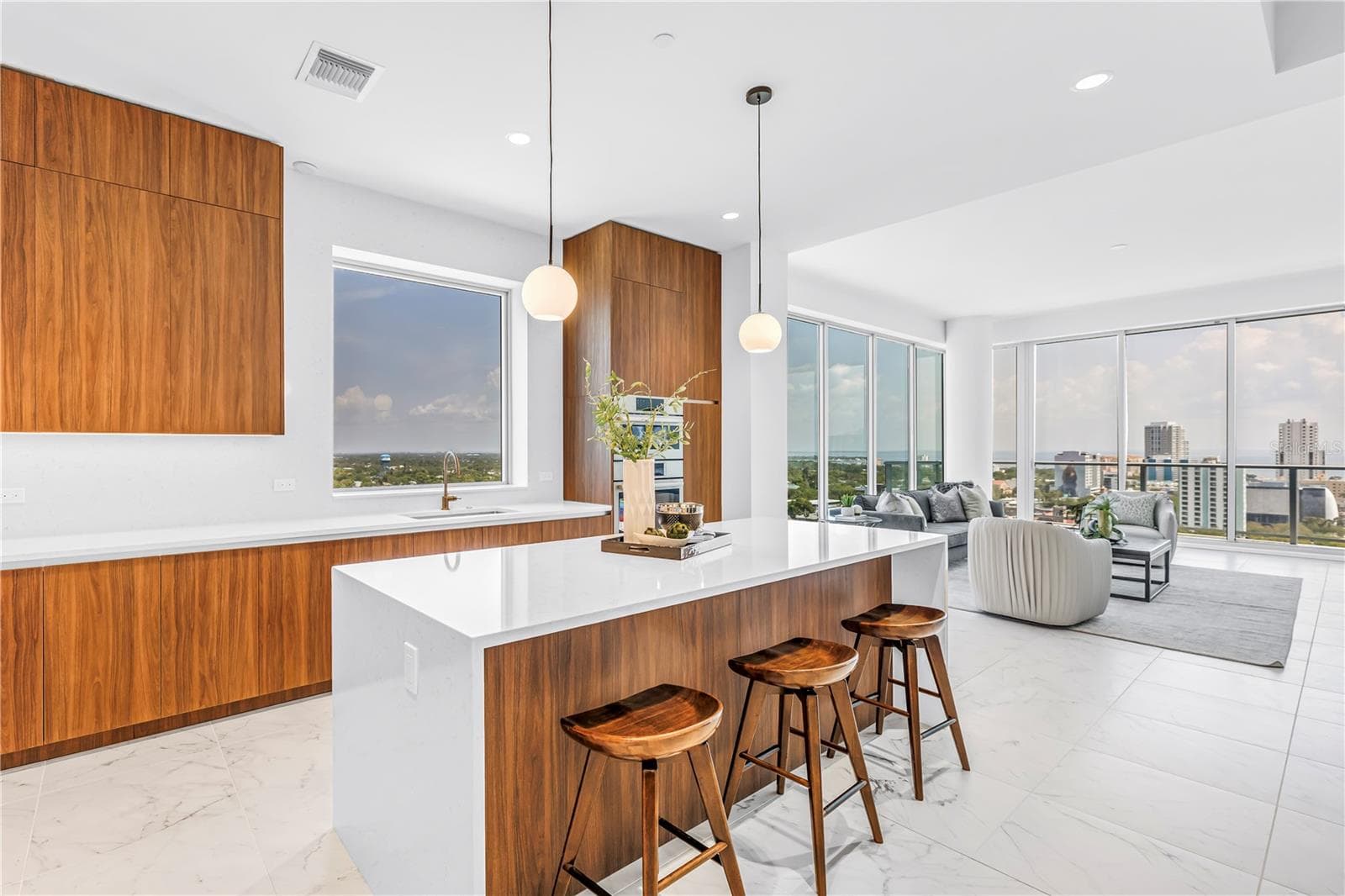 Condominium at 777 3RD AVE N #1703, ST PETERSBURG, photo 7 of 21