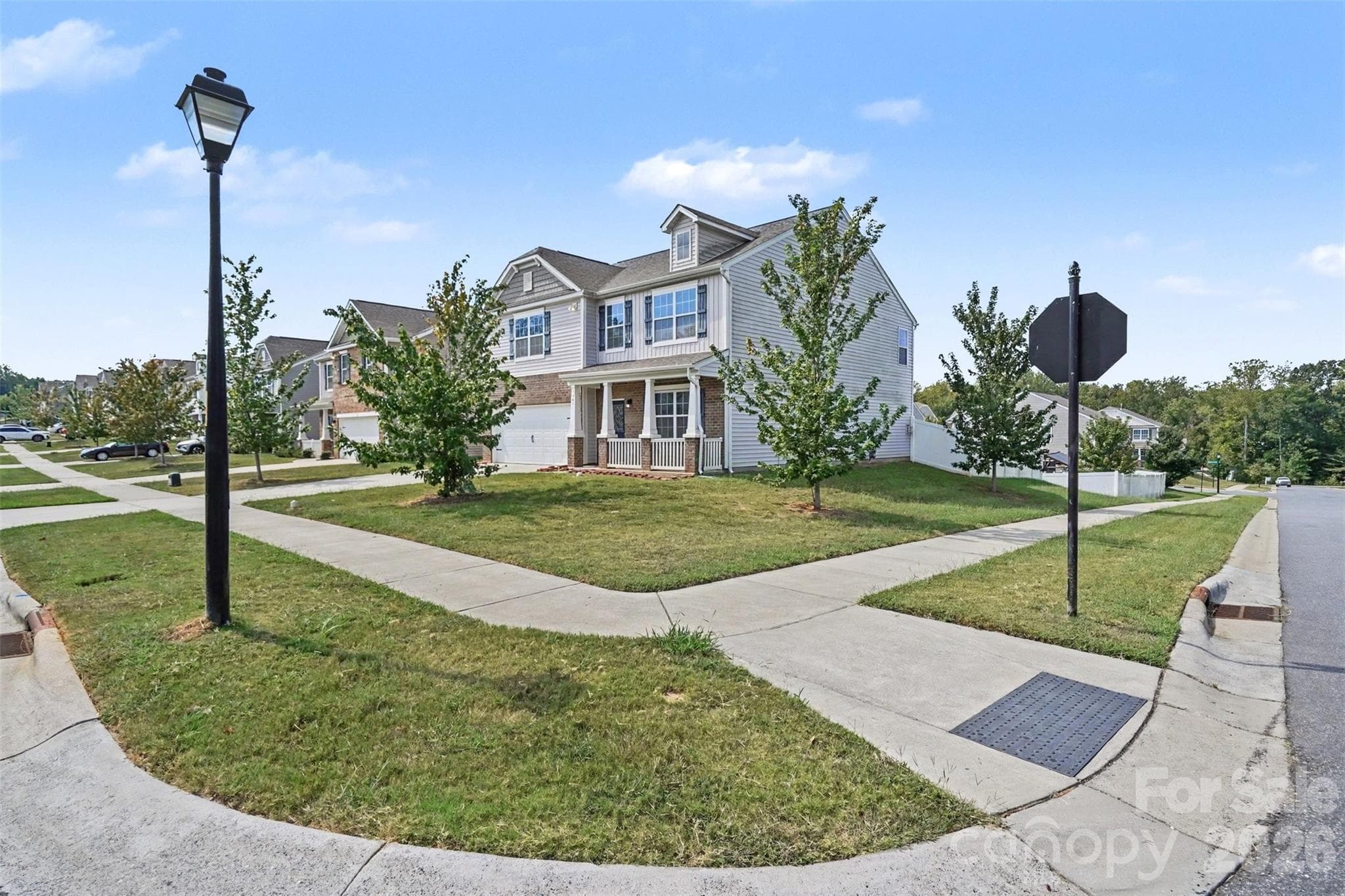 Single Family Residence at 10631 Bradstreet Commons Way, Charlotte, photo 2 of 43