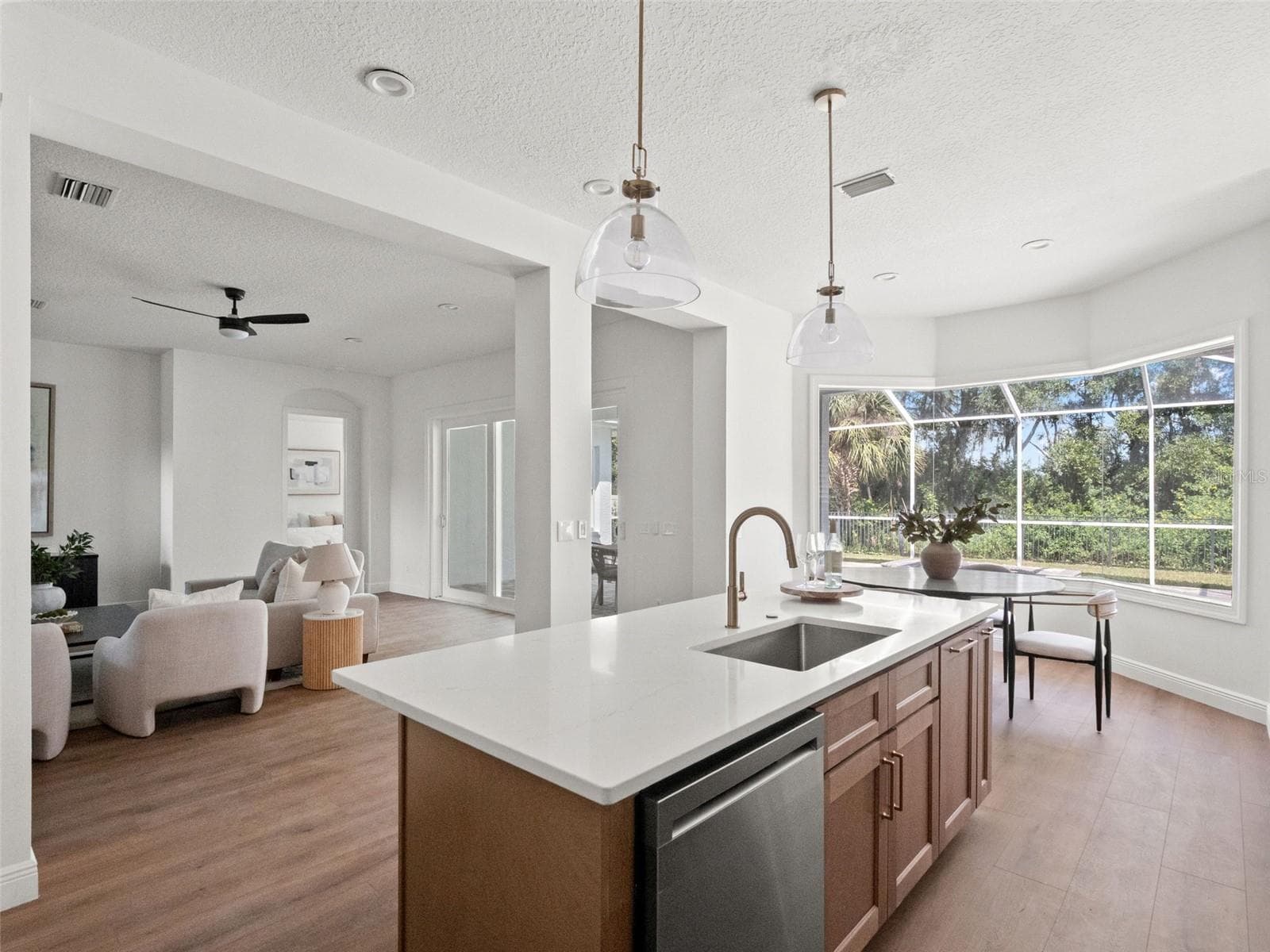 Single Family Residence at 11621 RENAISSANCE VIEW CT, TAMPA, photo 13 of 86