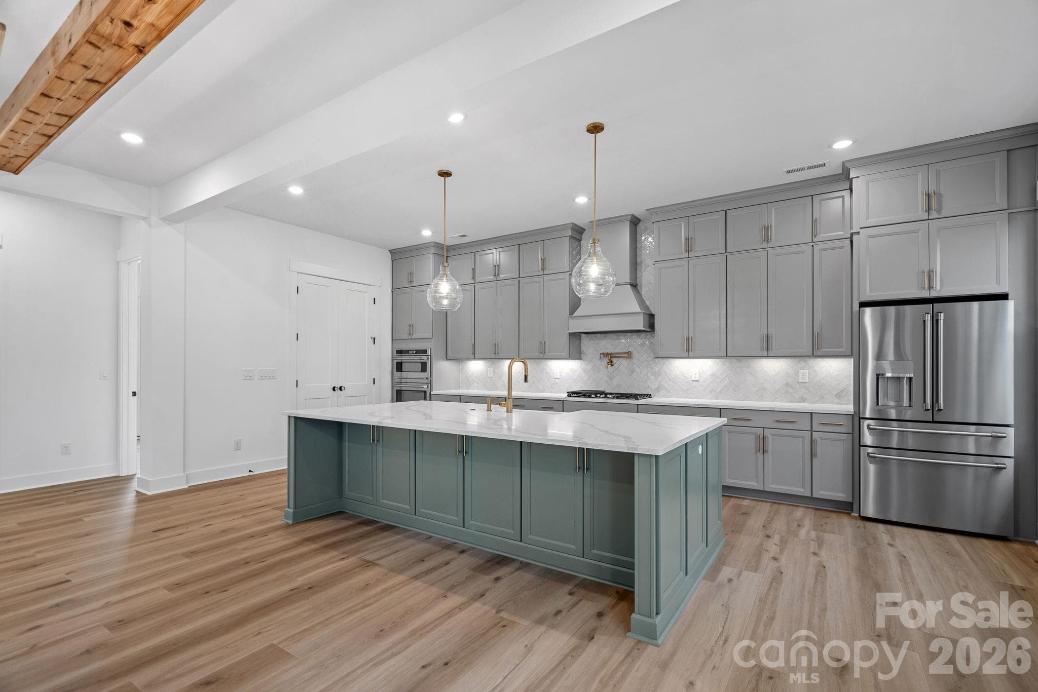 The gorgeous, gourmet kitchen speaks for itself... - 4477 Splash Trail, Sherrills Ford