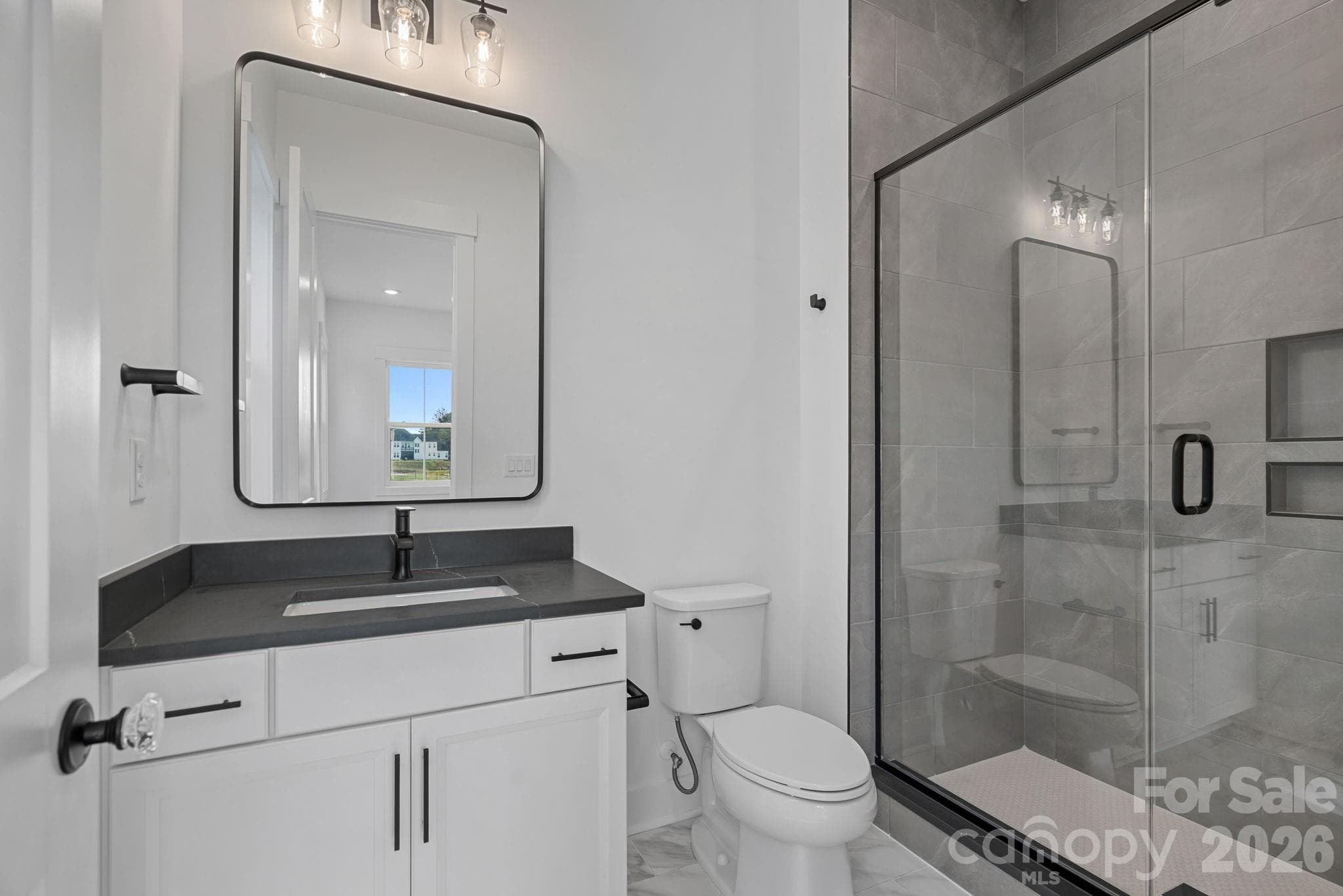 Upper level Guest Full Bathroom #2 - 4477 Splash Trail, Sherrills Ford
