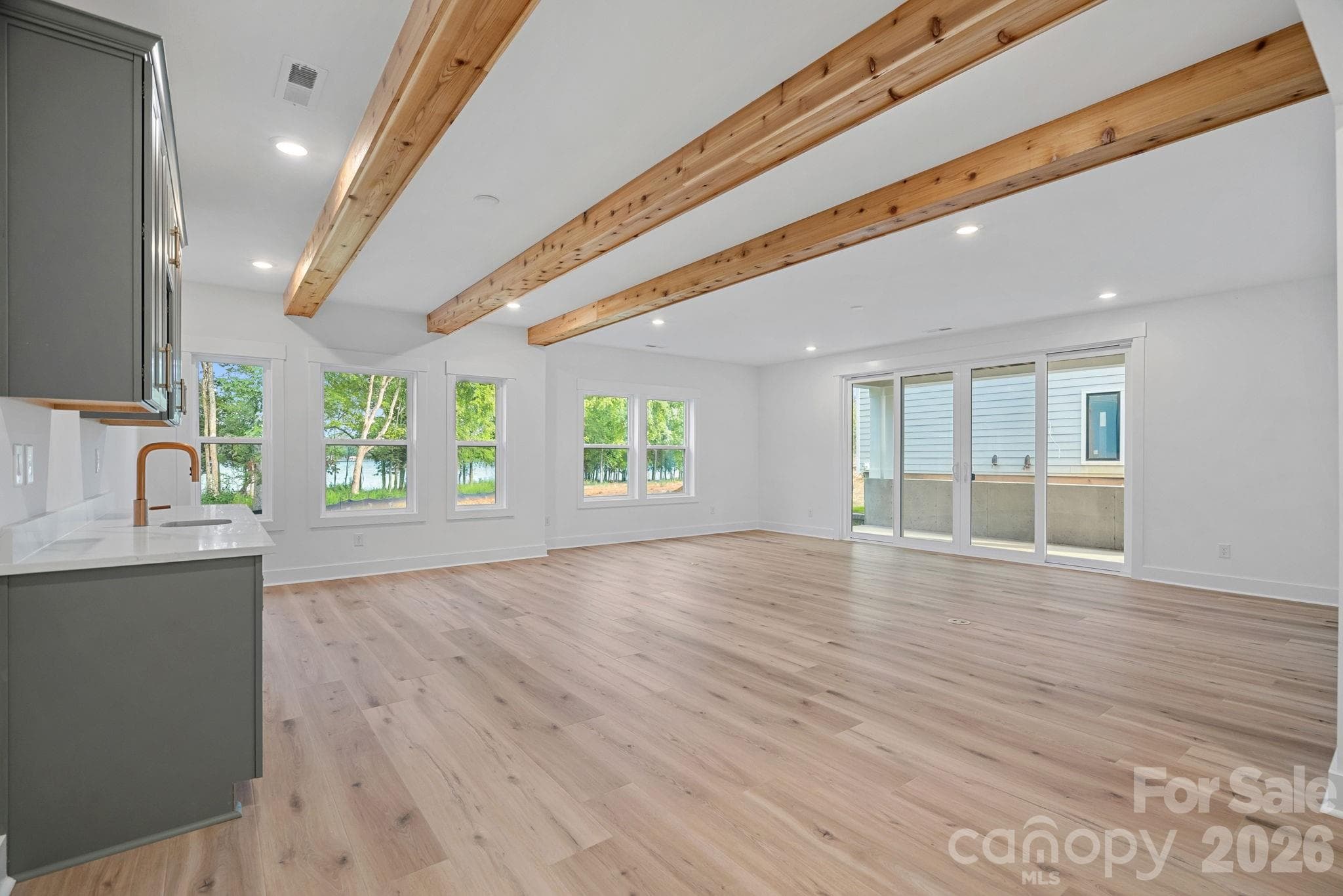 Basement Recreation Room with Wet Bar and walkout access - 4477 Splash Trail, Sherrills Ford