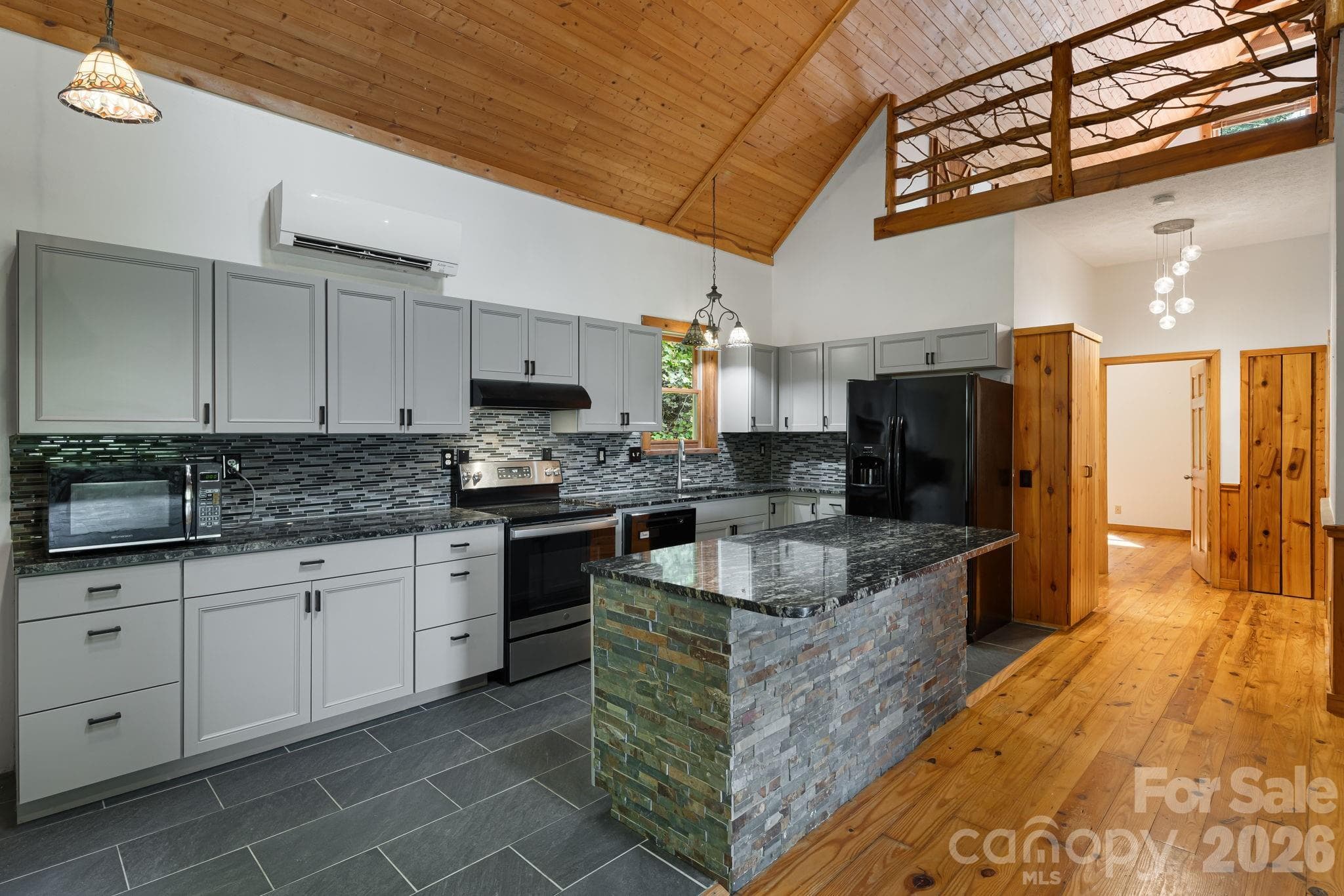 Single Family Residence at 125 Hyacinth Drive, Clyde, photo 6 of 27