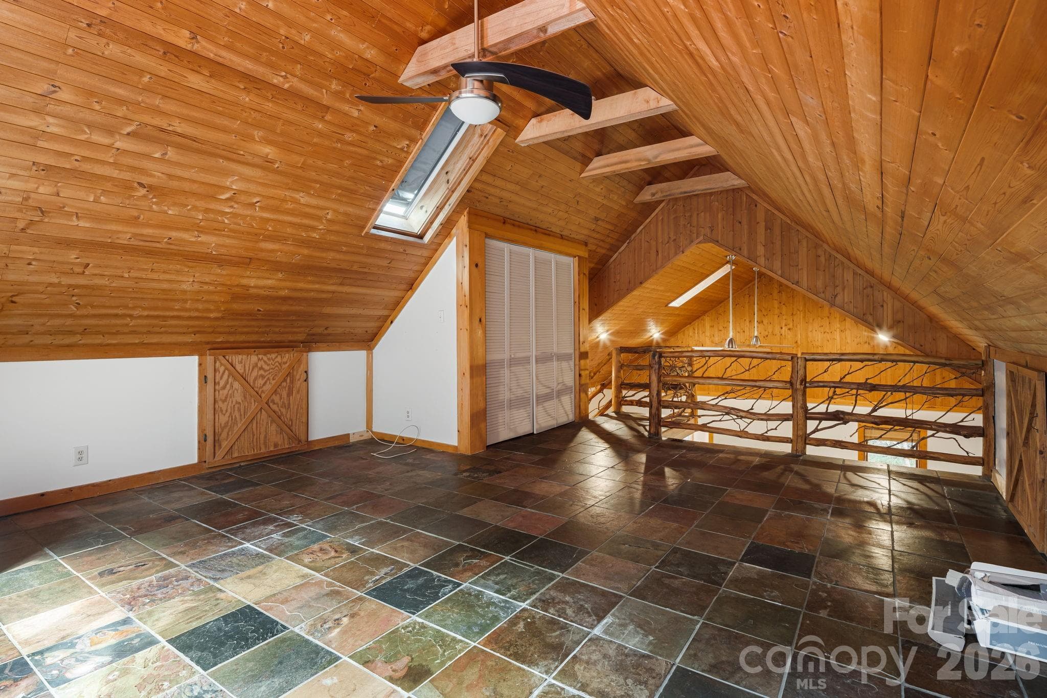 Loft - 125 Hyacinth Drive, Clyde