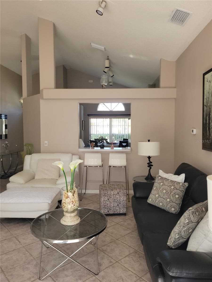 Single Family Residence at 13706 RIVERPATH GROVE DR, ORLANDO, photo 6 of 39