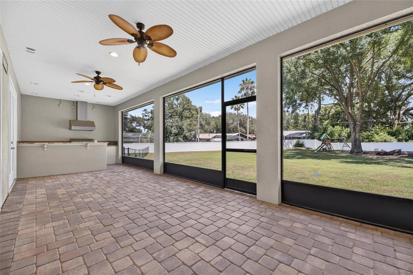 Huge Screened in porch with outdoor kitchen - 6408 WALKERS GLEN DR, LAKELAND