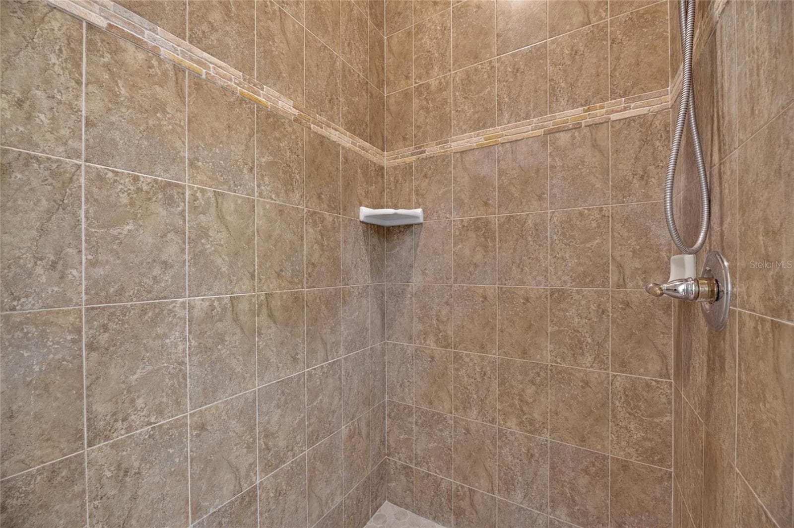 Huge Walk in Shower - 6408 WALKERS GLEN DR, LAKELAND