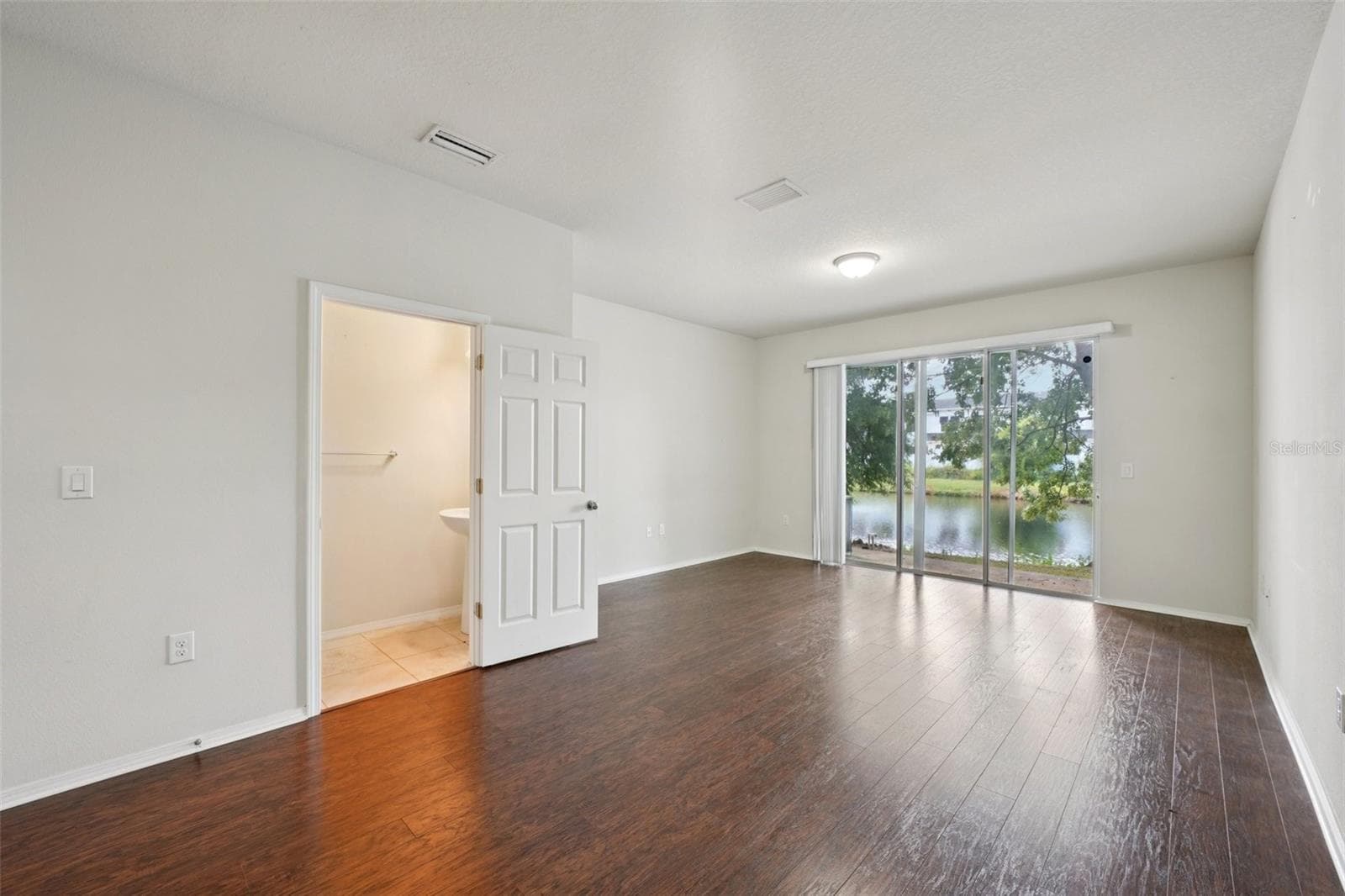 Townhouse at 4935 WHITE SANDERLING CT, TAMPA, photo 8 of 49