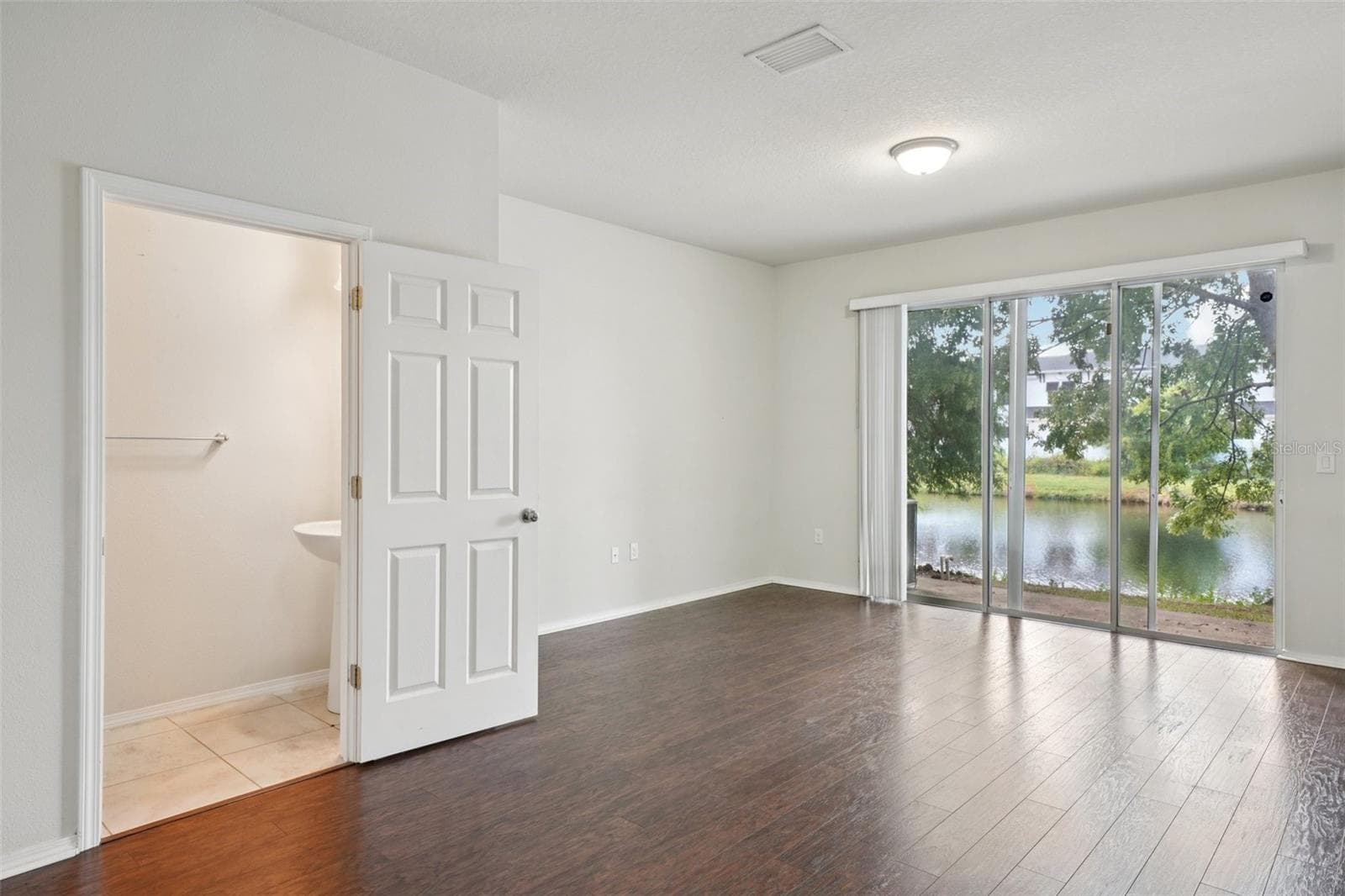 Townhouse at 4935 WHITE SANDERLING CT, TAMPA, photo 9 of 49